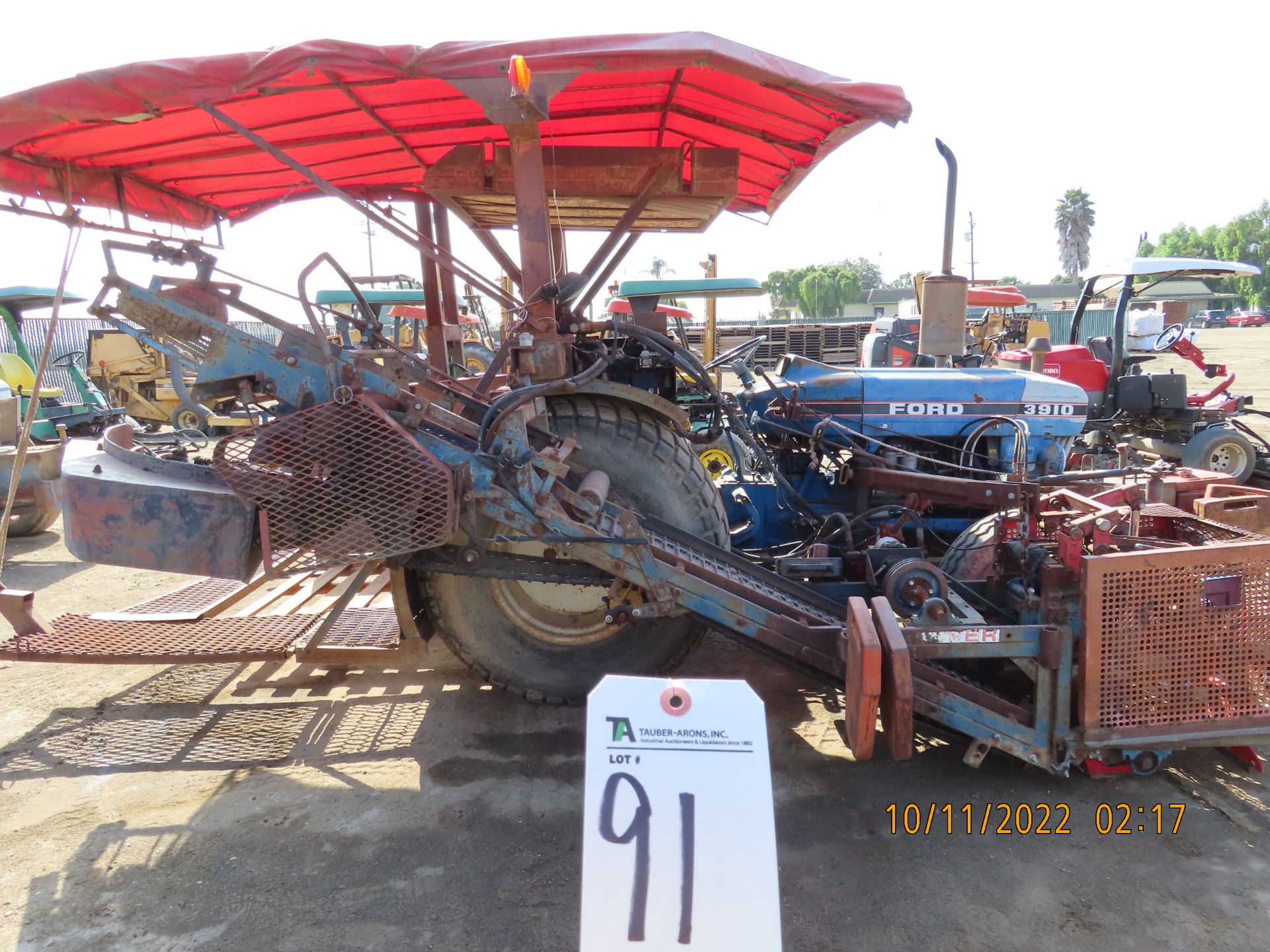 Brower SH1500-18-RF, Folding Sod Harvester w/ Ford mod. 3910 Tractor w/ Turf Tires; Hours: 9,172; - Image 3 of 8