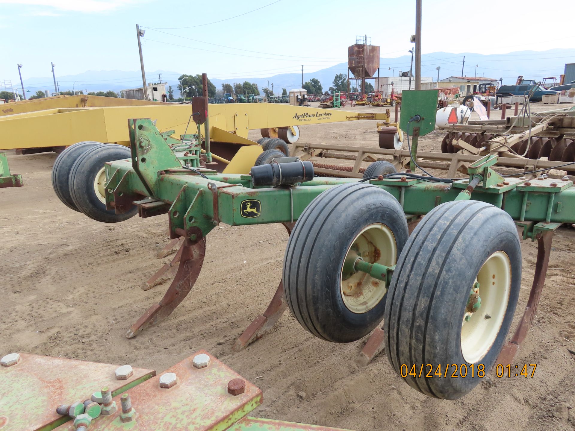 John Deere mod. 915, 5-Shank 208'' Ripper S/N n/a - Image 2 of 4