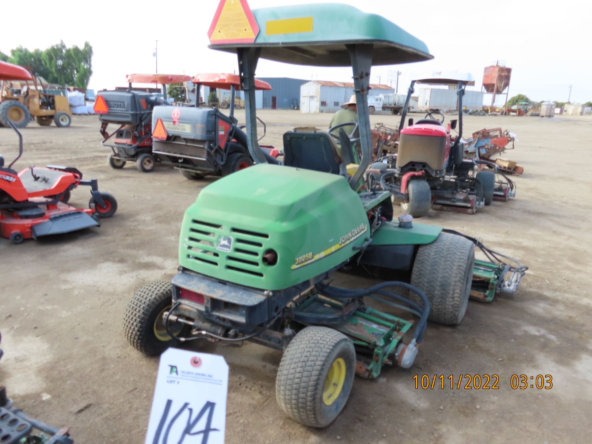 John Deere mod. 3225B Gang Mower w/ Turf Tires Hours: 6,266; PIN: TC3225T010275 - Image 3 of 5