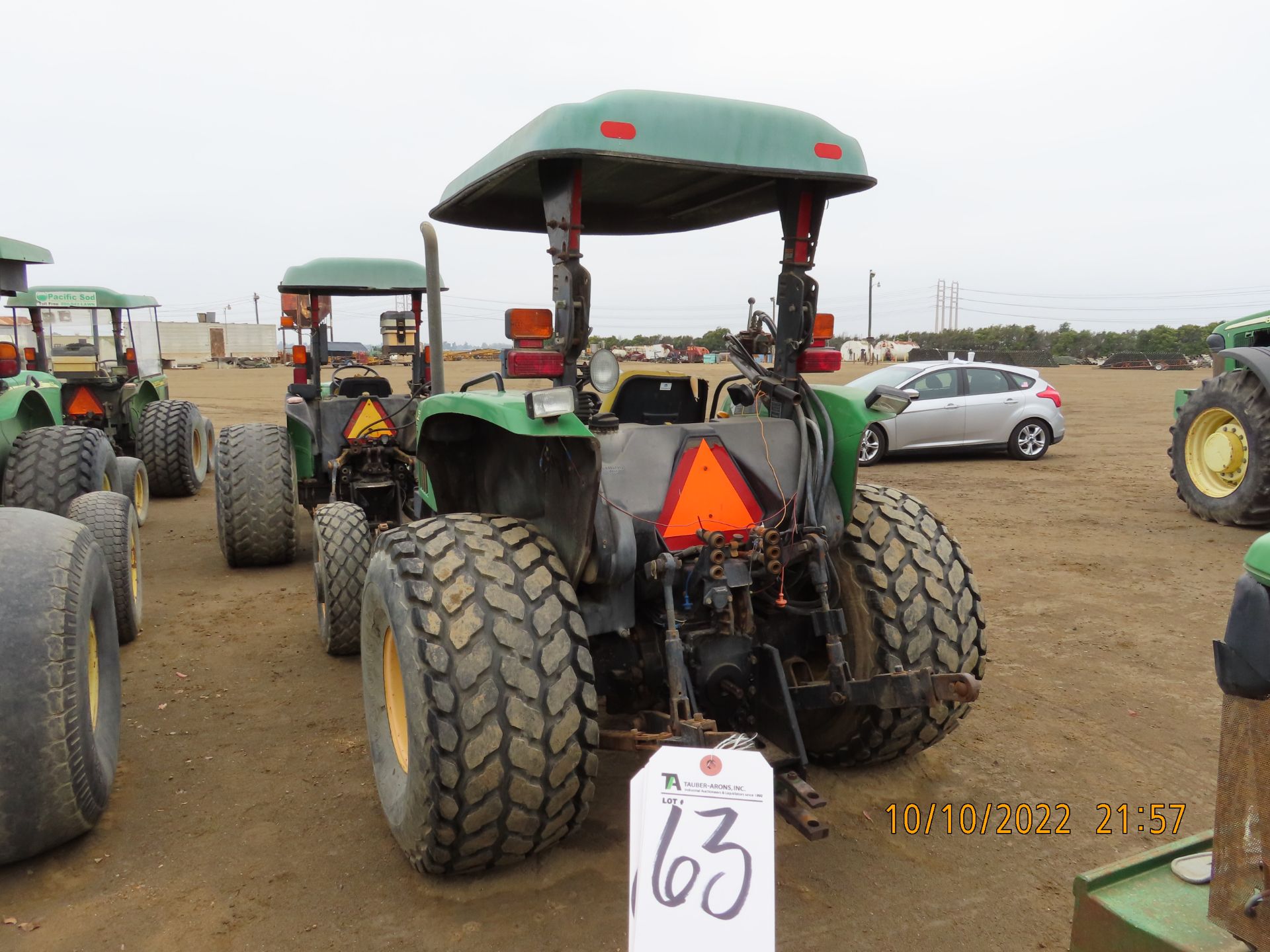 (2004) John Deere mod. 5520 Diesel Tractor w/ Turf Tires; Hours: n/a; PIN: LV5520S452448, - Image 3 of 5