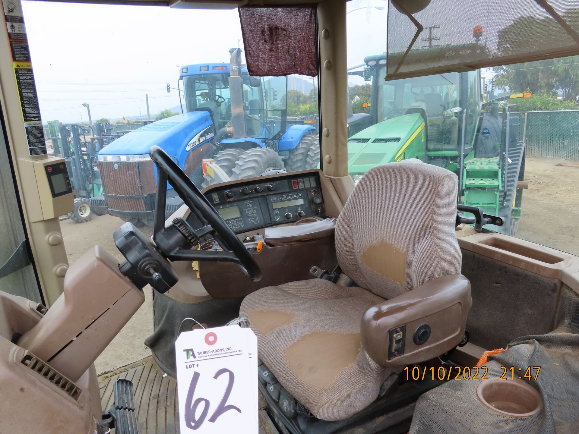 (2005) John Deere mod. 8420 Tractor, 4-WD Cab w/ Air Conditioning; Hours: 8,808; S/N RG6081H224300 - Image 6 of 10