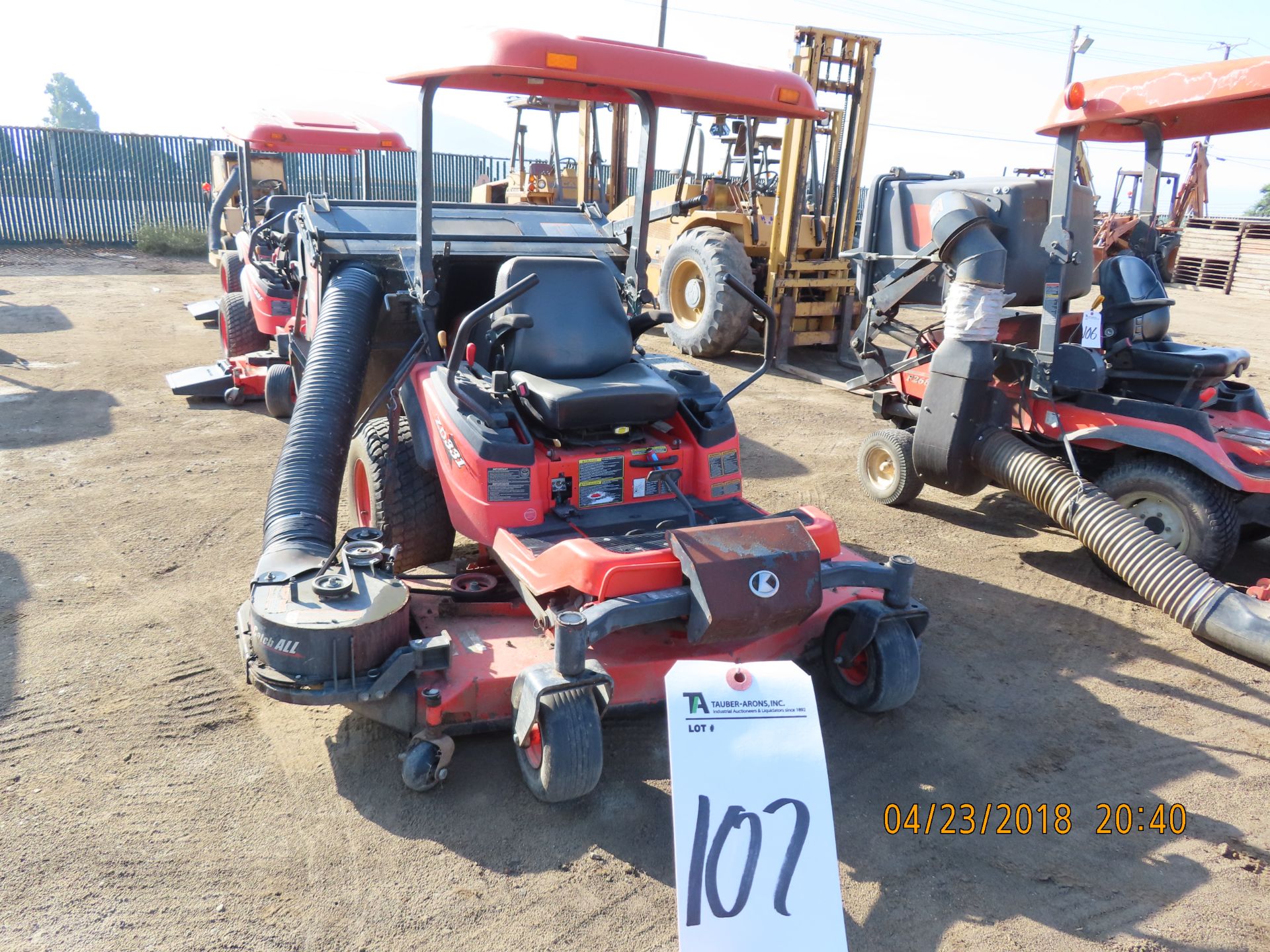 Kubota mod. ZD331, 72'' Mower w/ Catcher Hours: 1,356