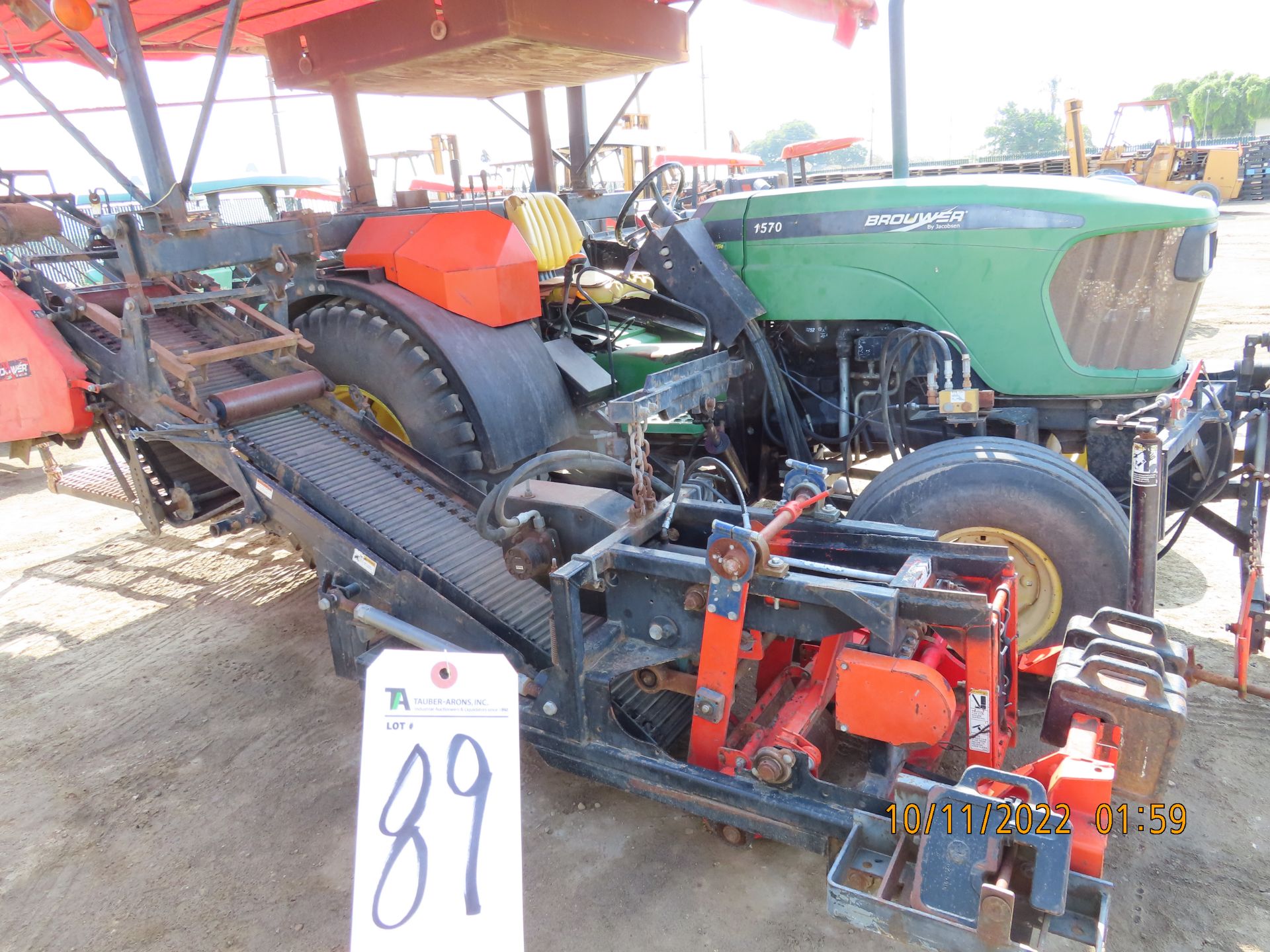 (2006) Brower 1570 Folding Sod Harvester w/ John Deere mod. 5225 Tractor w/ Turf Tires; Hours: 9, - Image 3 of 10