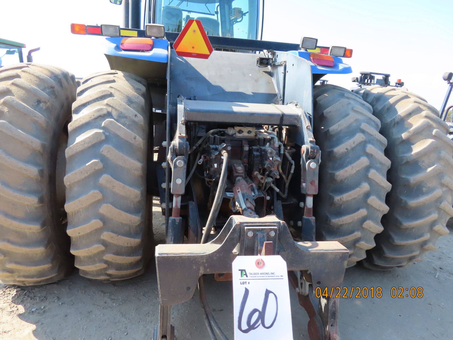 (2006) New Holland mod. TJ380, Tractor, 4-WD Diesel, PIN: Z6F200243; Hours: 7,216 w/ Nunes 16' Laser - Image 5 of 15