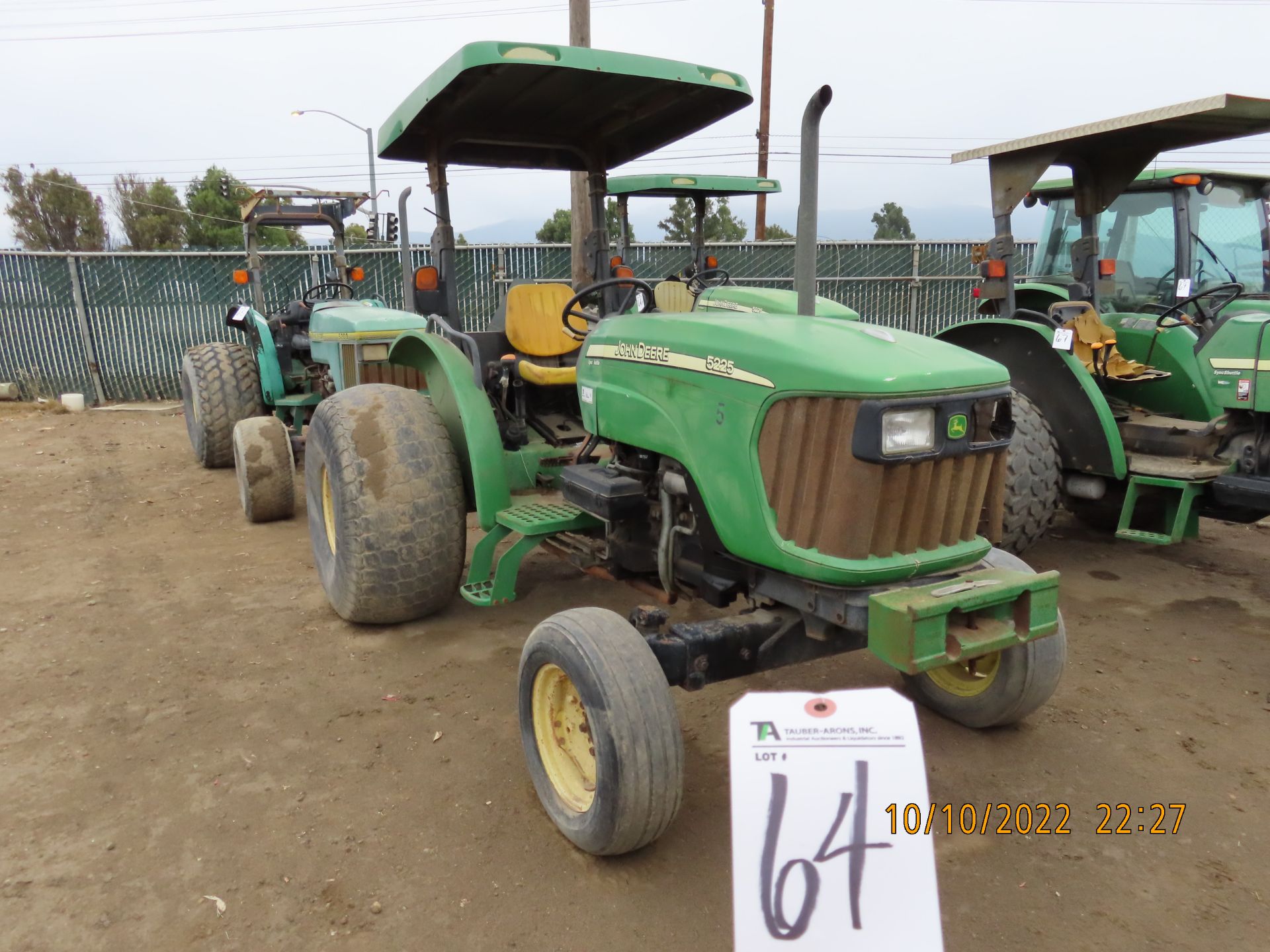 (2005) John Deere mod. 5525 Diesel Tractor w/ Turf Tires; Hours: 8,400; PIN: LV5225T122087