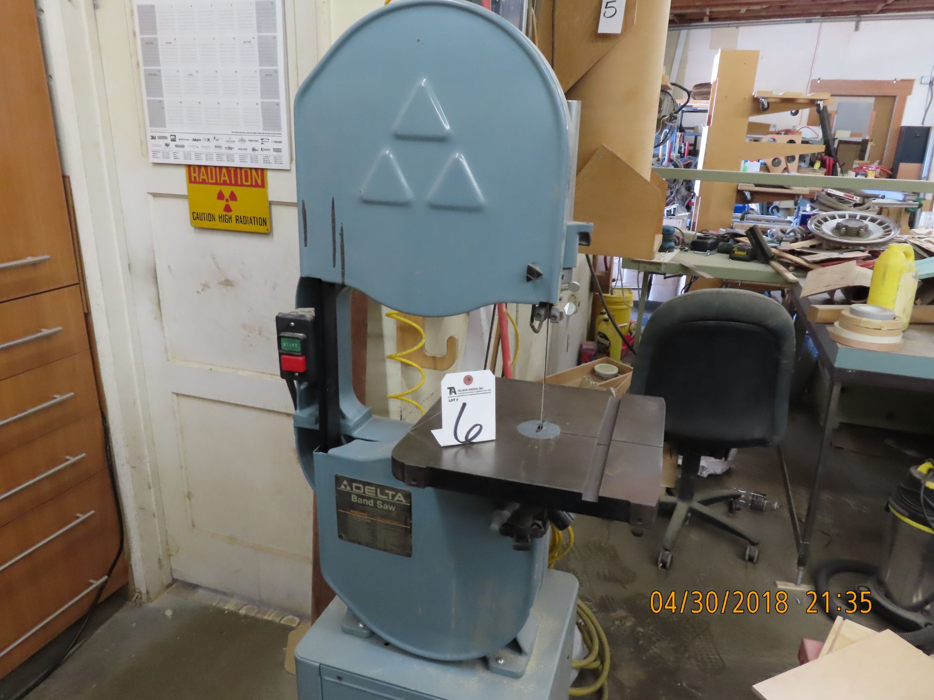 Delta Cat #28-203, 14'' Vertical Band Saw S/N 93B97812