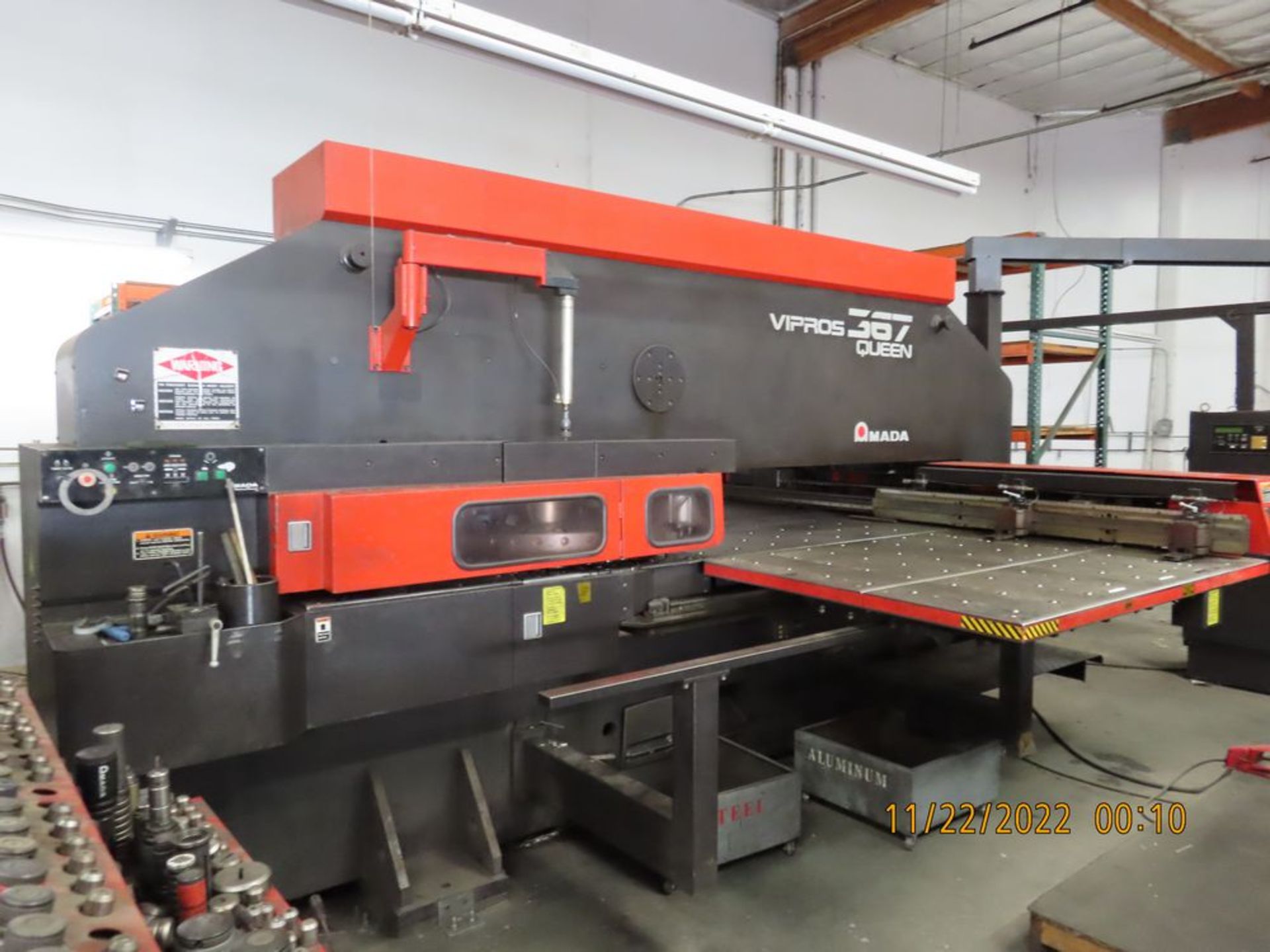 (2002) Amada mod. Vipros 367 Queen, CNC Turret Fabricator w/ Amada GE Fanuc Series 18-P CNC - Image 3 of 9