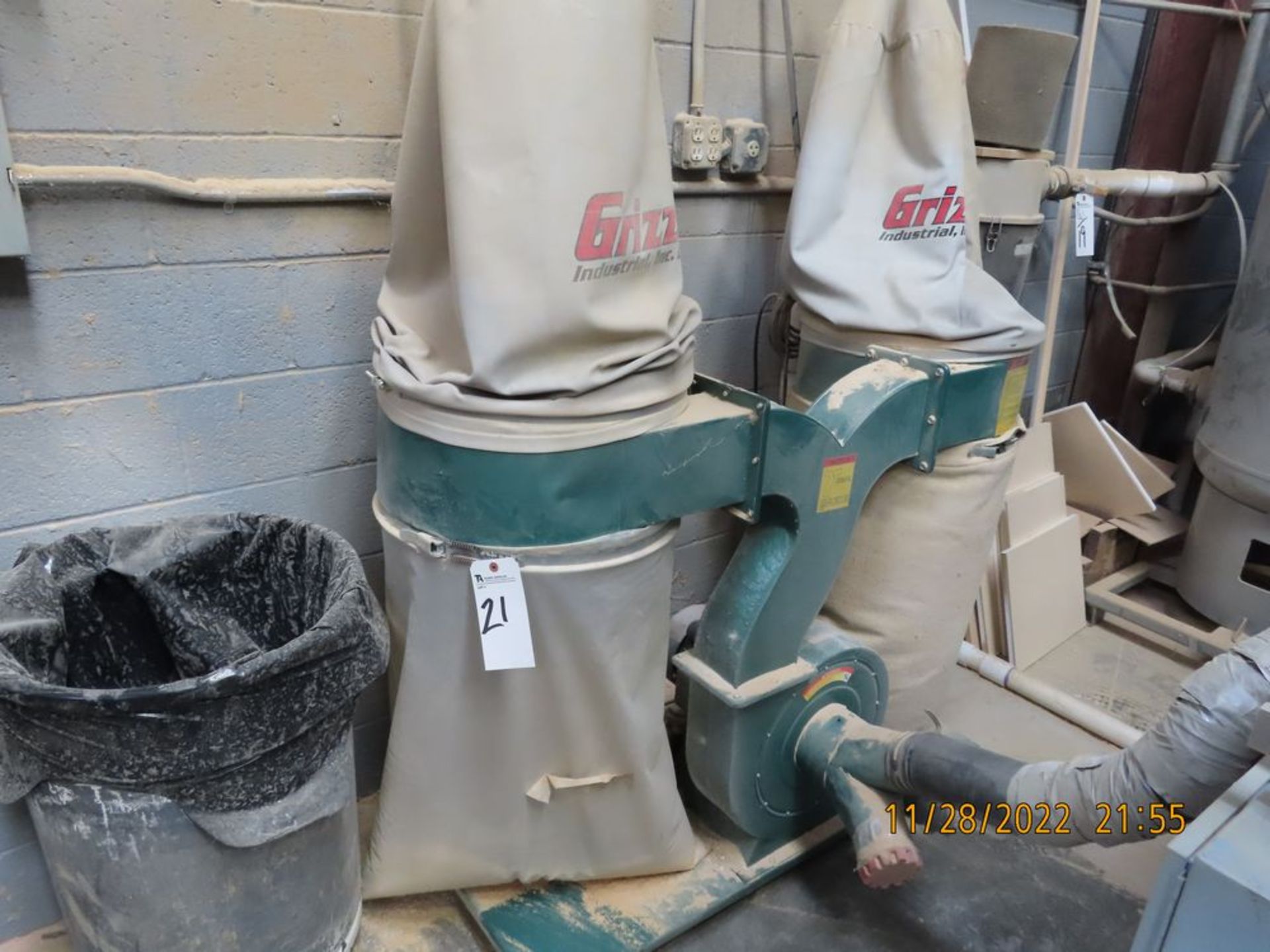 Grizzly 3hp Dust Collector (LOCATION: 11170 Thurston Lane, Jurupa Valley, CA -- CONTACT -- Carlos