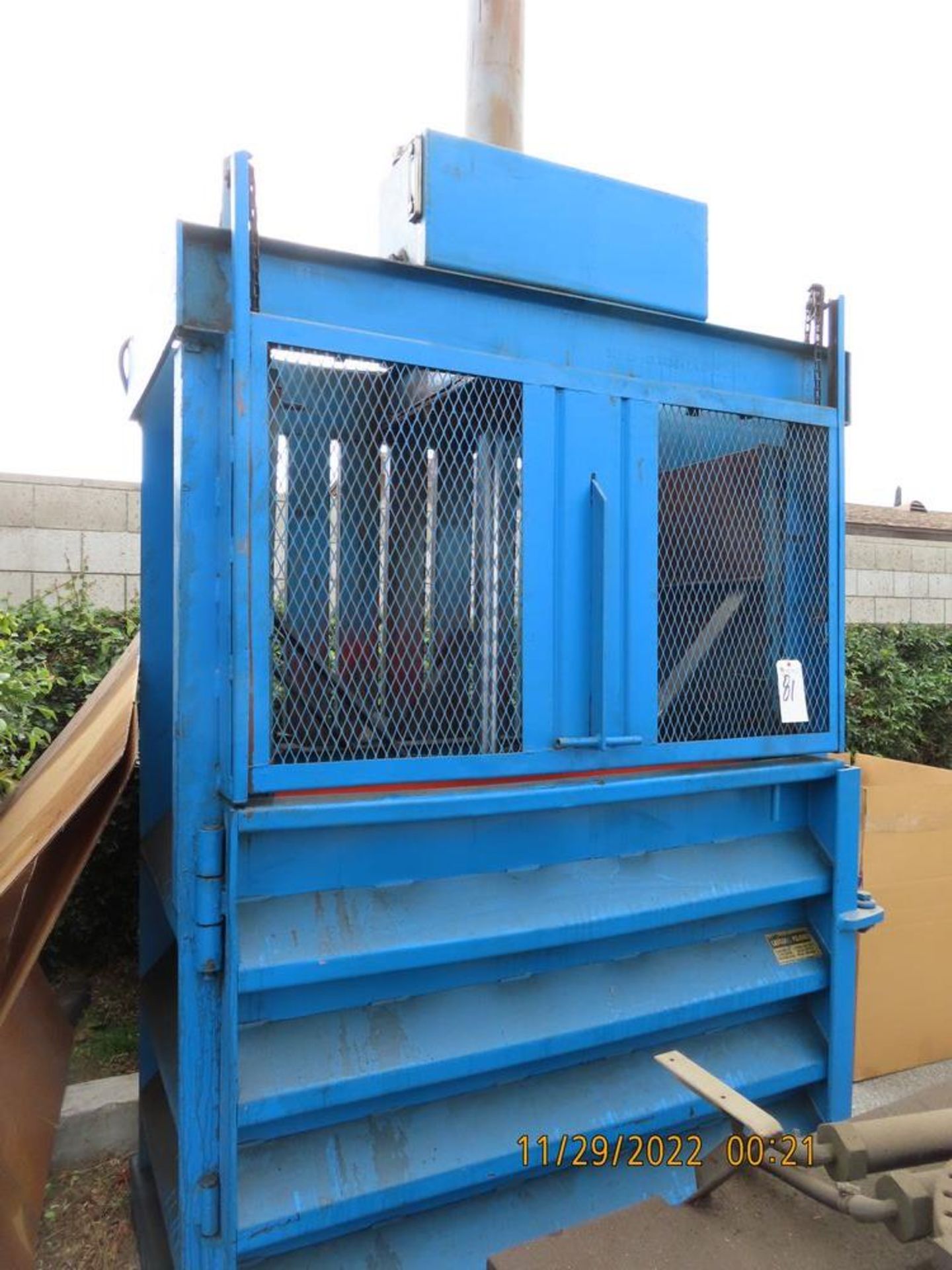 Hydraulic Baler (LOCATION: 2104 Cucamonga Ave, Ontario, CA -- CONTACT -- Javier Areval: 909-930-5668