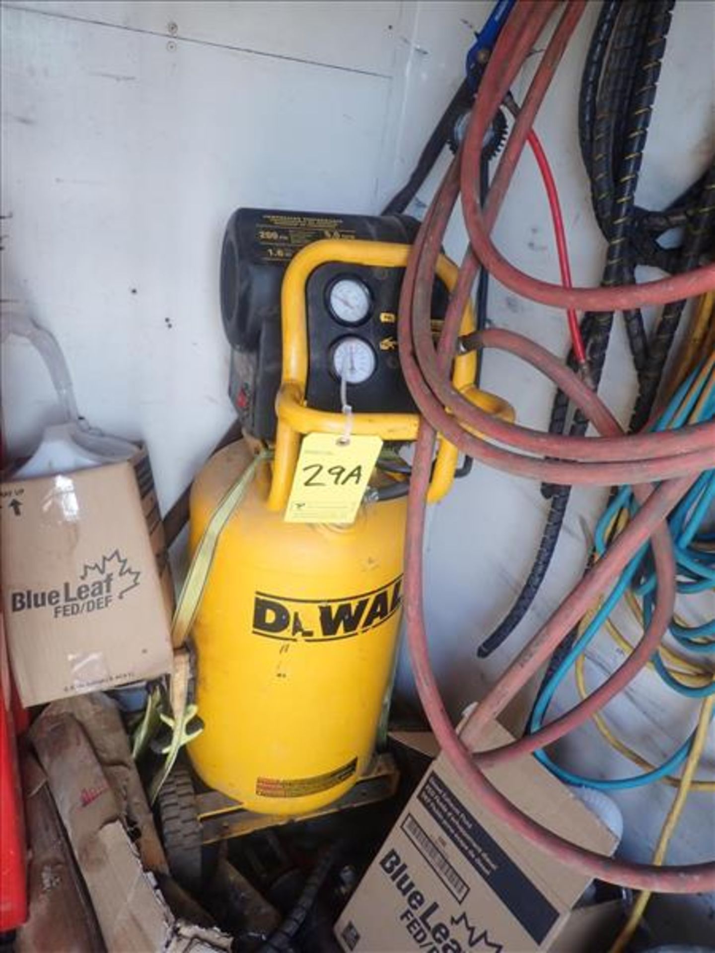 Dewalt portable air compressor, 1.6 hp, 15 gal. (Loc Saint-Sulpice)