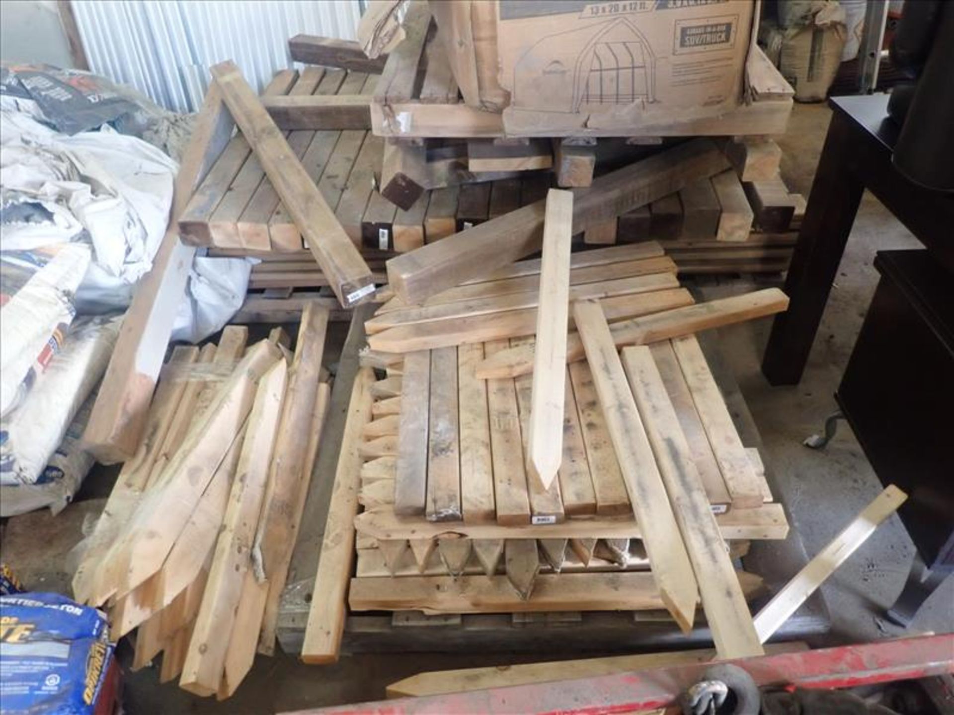 misc. lumber (Loc Repentigny) - Image 3 of 4