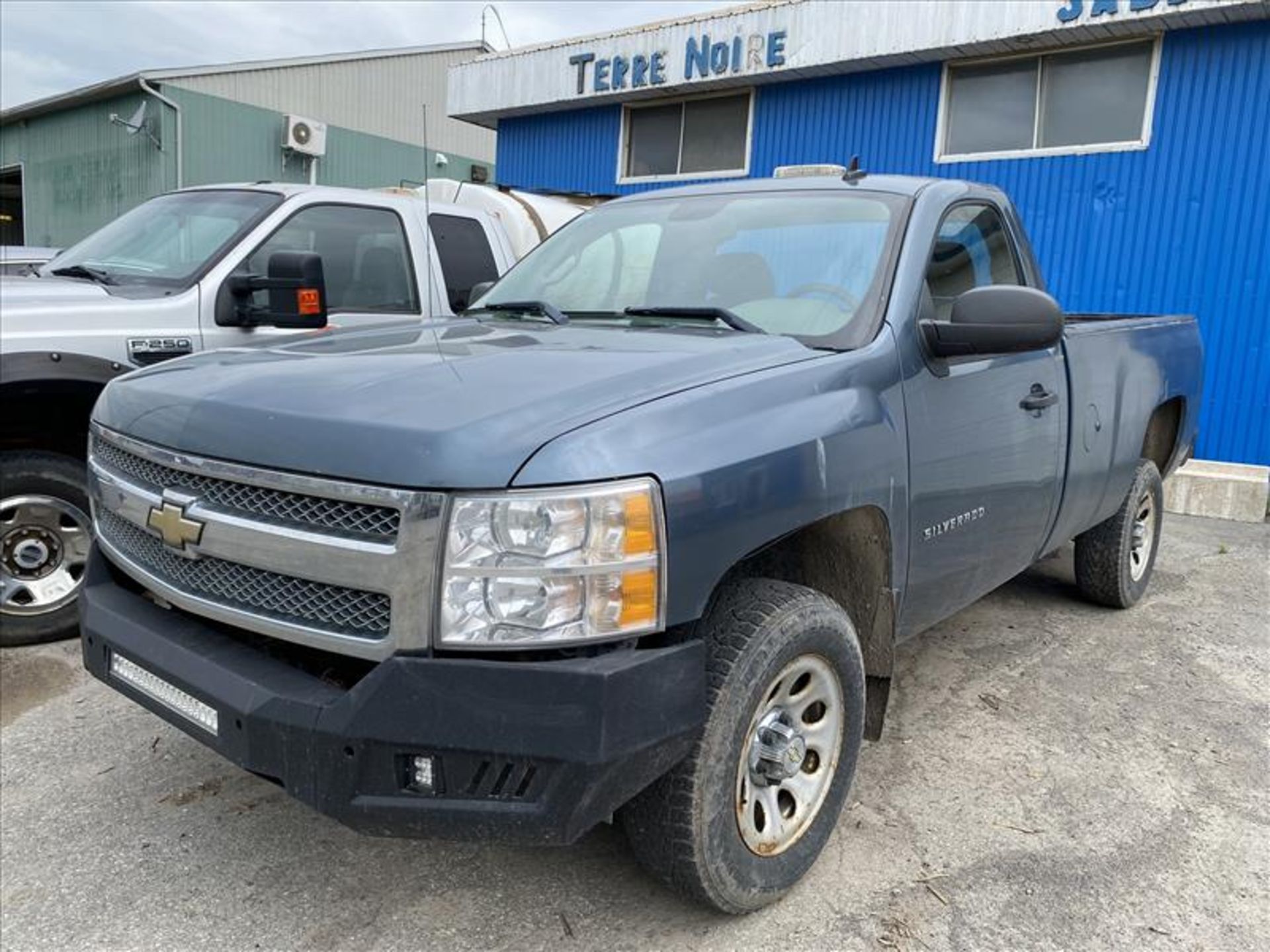 Chevrolet Silverado 1500 WT 4x4 Pickup Truck, V8 4.8l gas/E85 engine, GVWR 6800lbs, tires LT245/