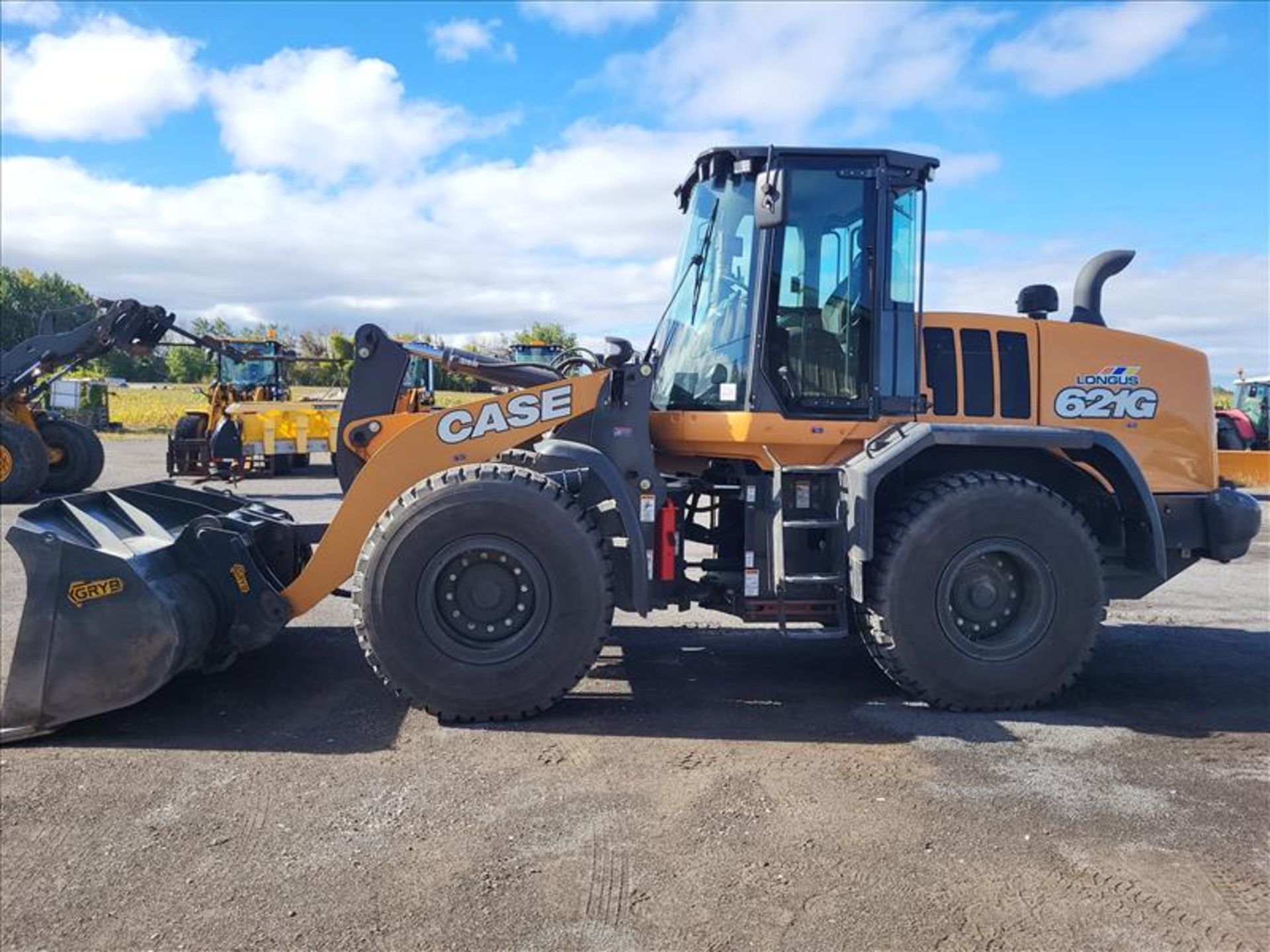 Case 621G Wheel Loader, enclosed cab, auxiliairy hydraulic system, GRYB Q/C, rearview camera, - Image 5 of 20