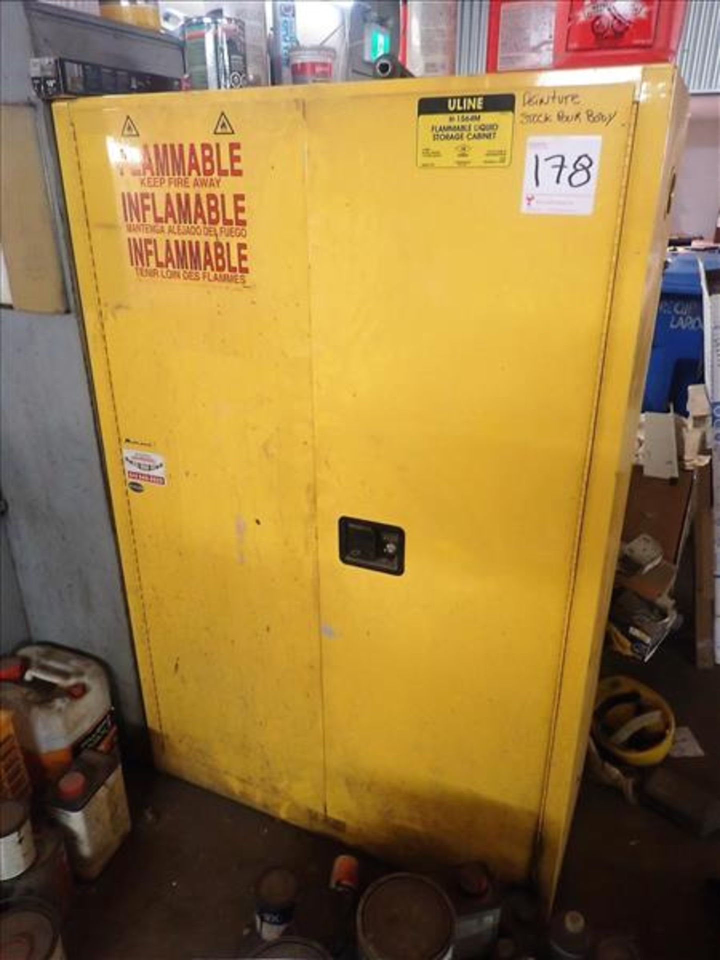 Uline H-1564M flammables cabinet, 45 gal. (Loc Repentigny)