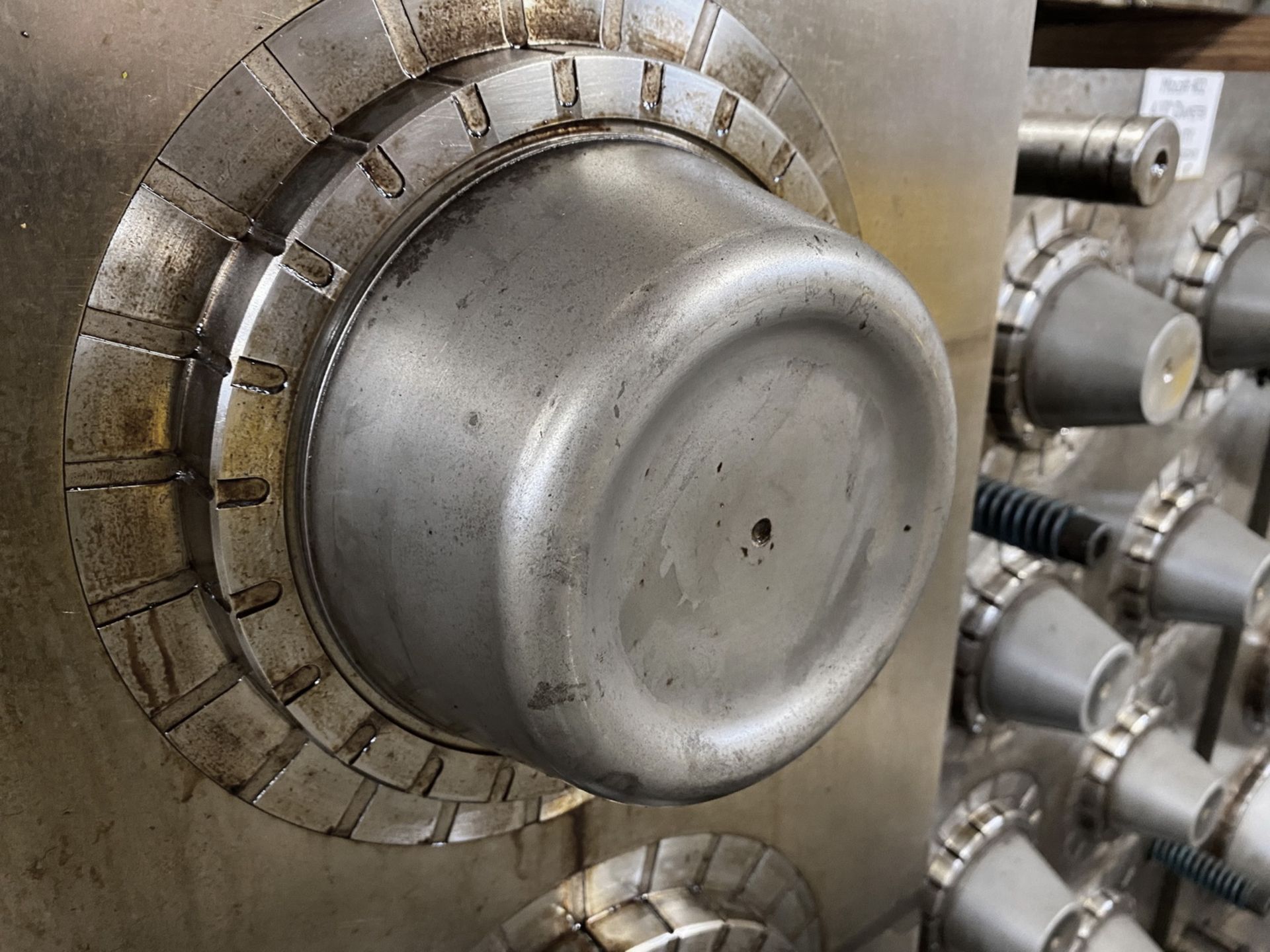 32oz/1lt - 6.75 Dia. Container Mold - Image 10 of 10