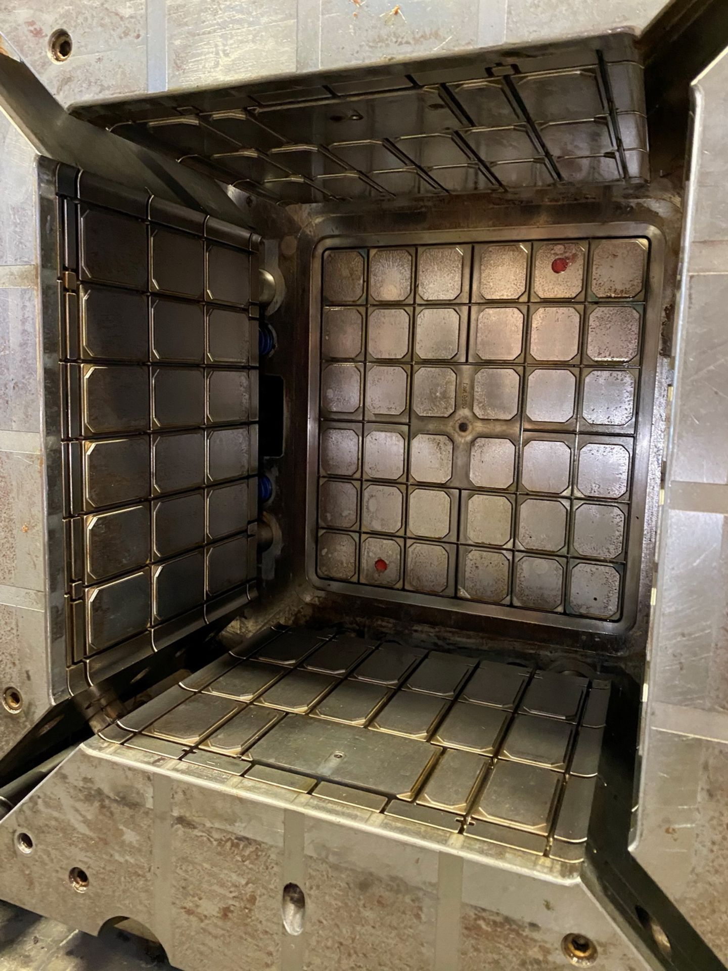 Multi-Use Light Weight Large Crate Mold - Image 4 of 13