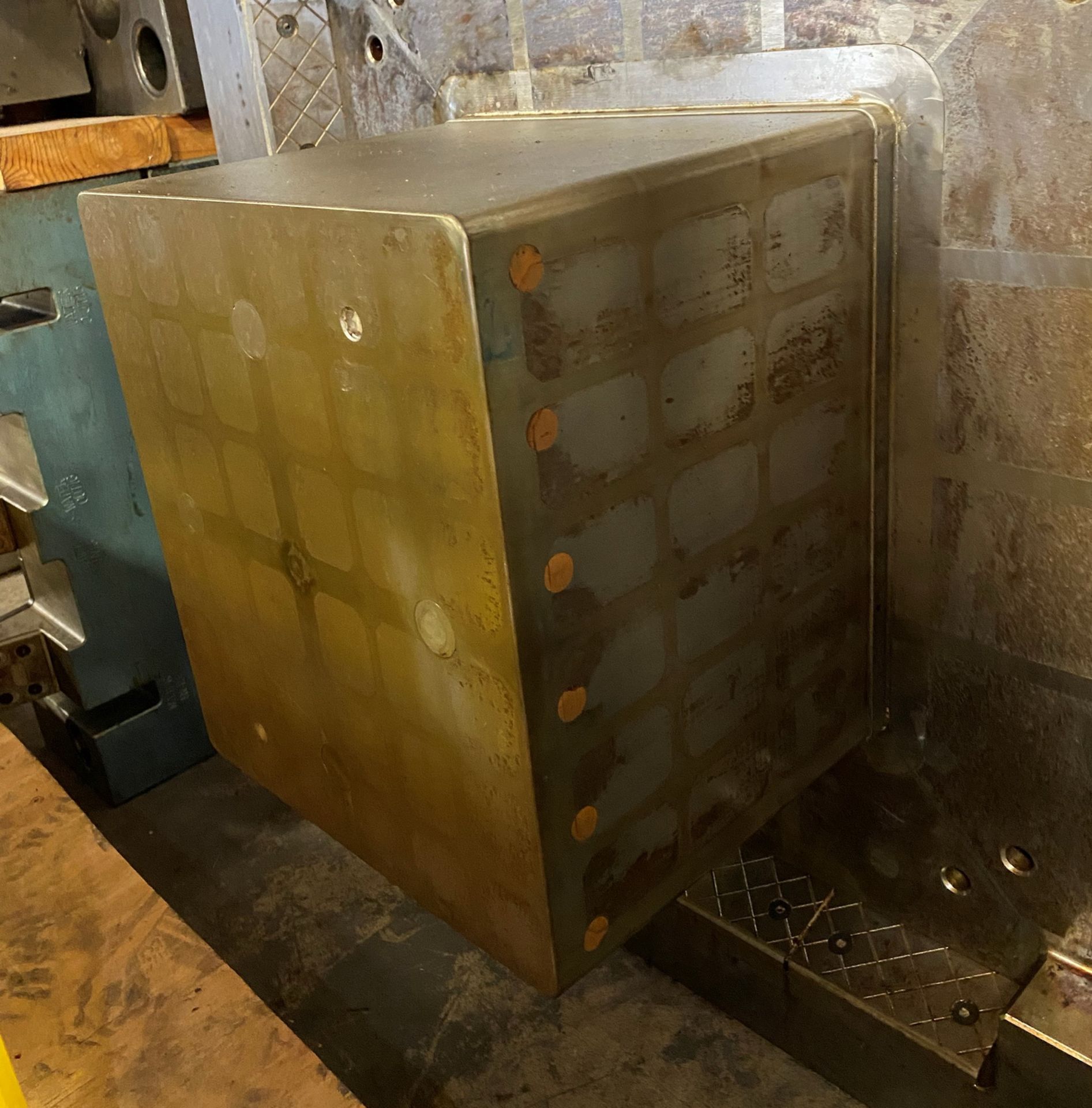 Multi-Use Light Weight Large Crate Mold - Image 3 of 13