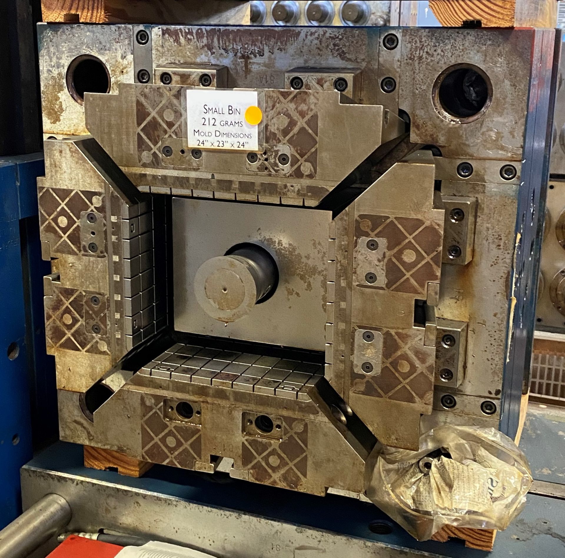 Small Stackable Panel Crate Mold - Image 8 of 12