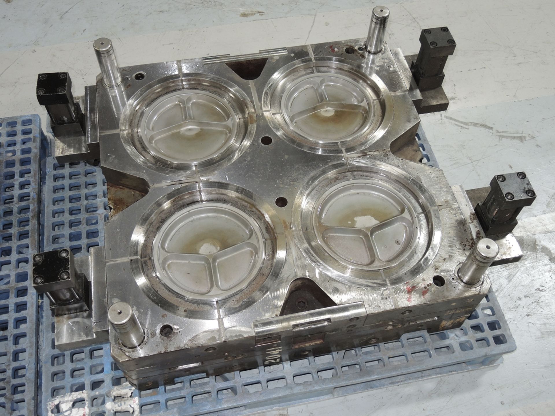 Round Divided Plate and Cover Molds - Image 17 of 19