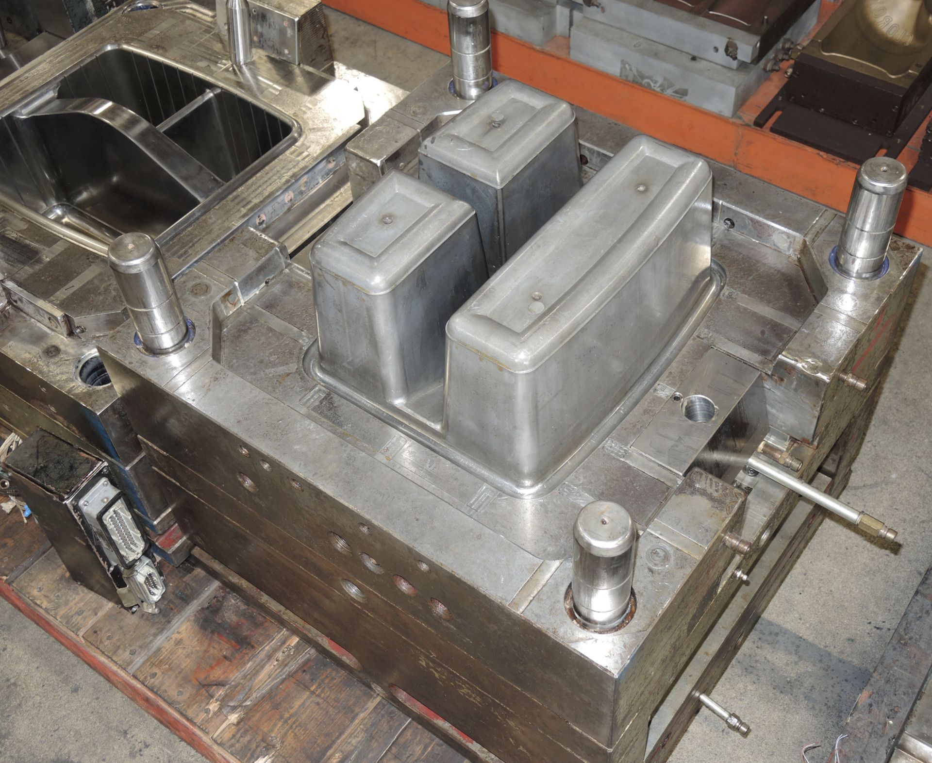 Large Handy Caddy Mold - Image 10 of 13