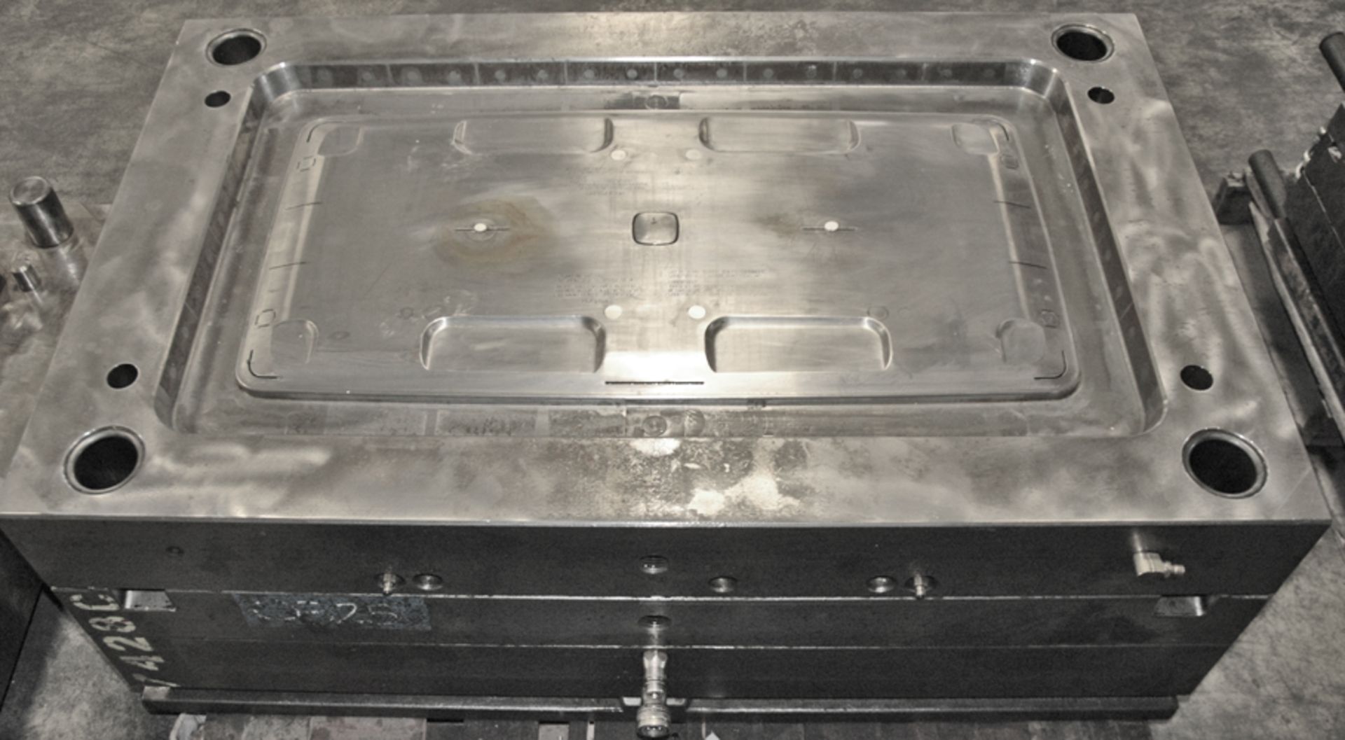 46 Quart Storage Box & Lid Molds - Image 7 of 13