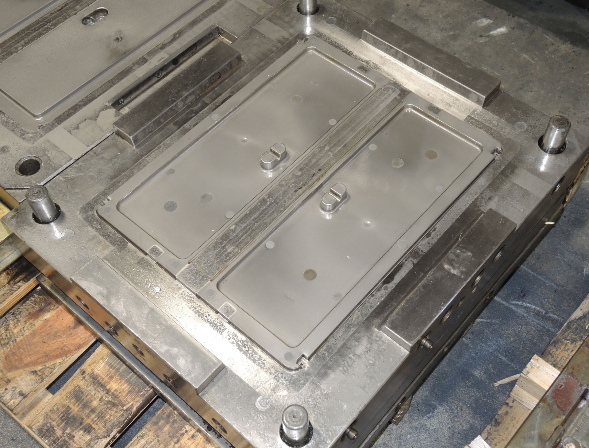 Flip Top Crate & Lid Molds - Image 16 of 17