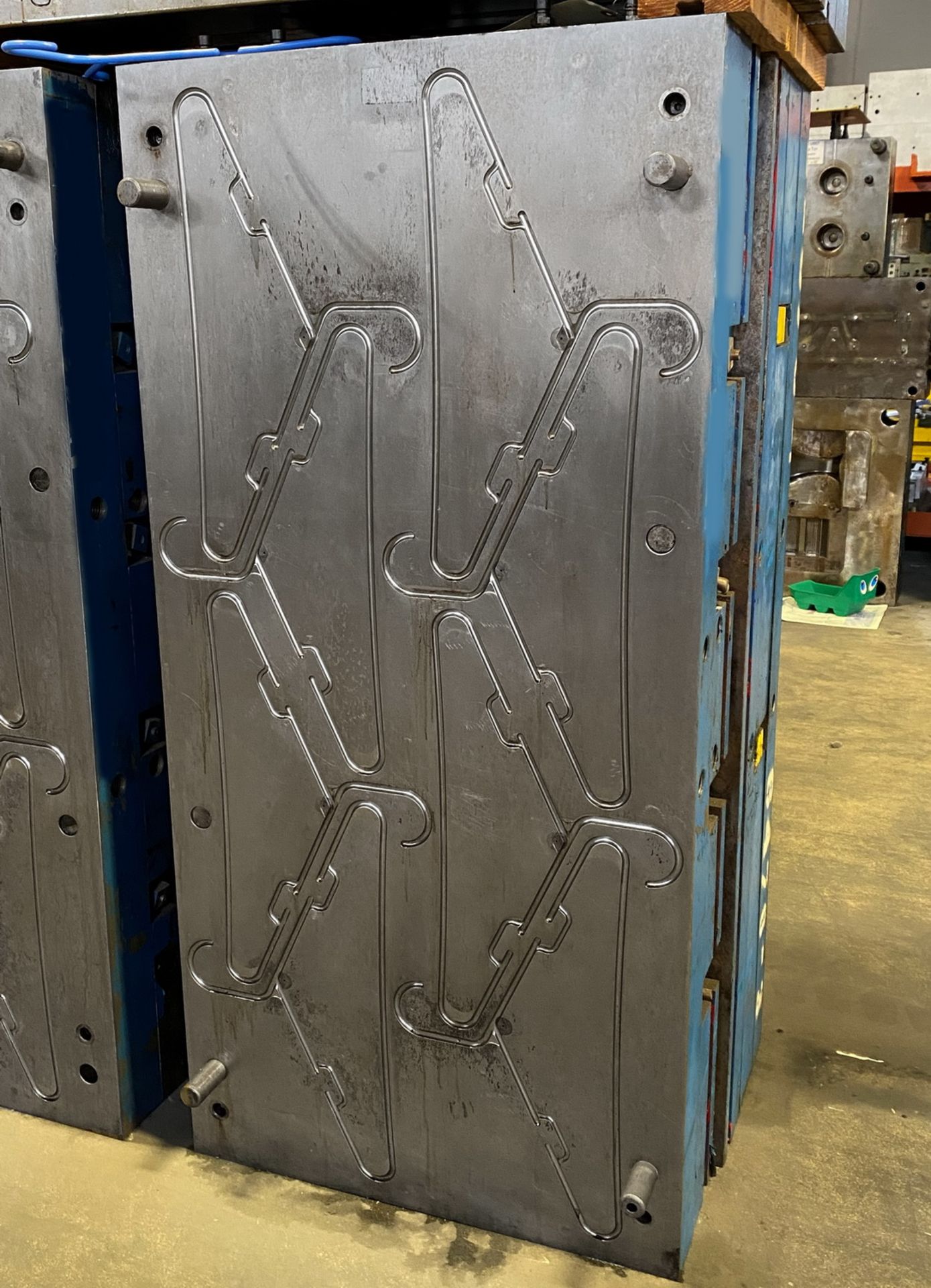 Modern Tubular Hanger Mold - Image 10 of 14