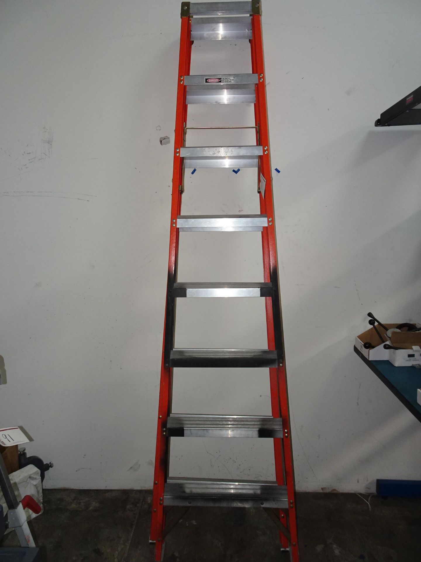 Sunset Model FD1A08, 8' Step Ladder, Capacity 300 lbs
