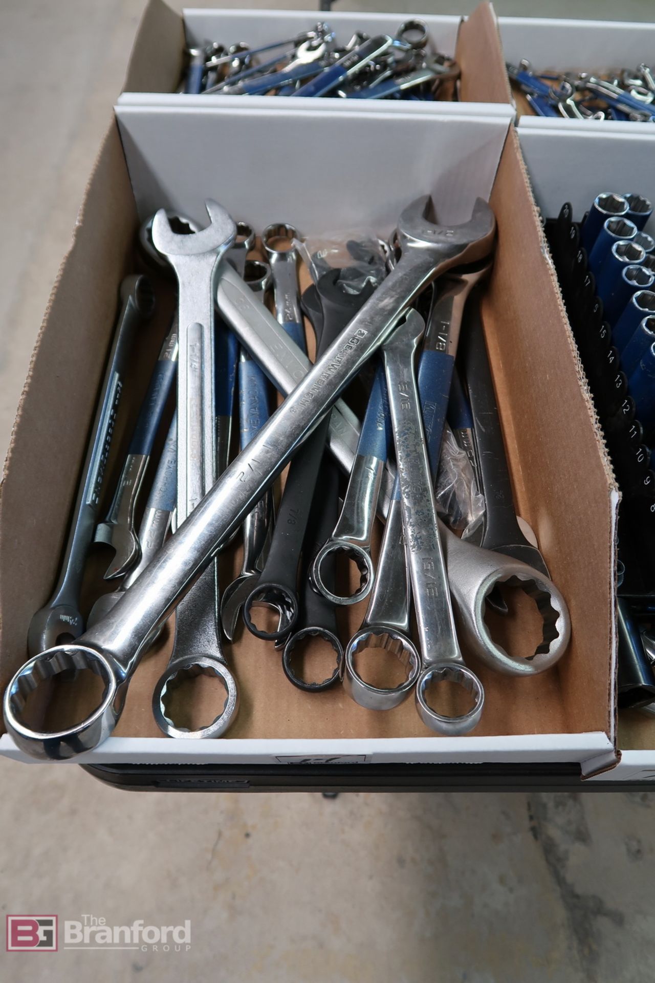 Box w/ SAE & Metric End Wrenches
