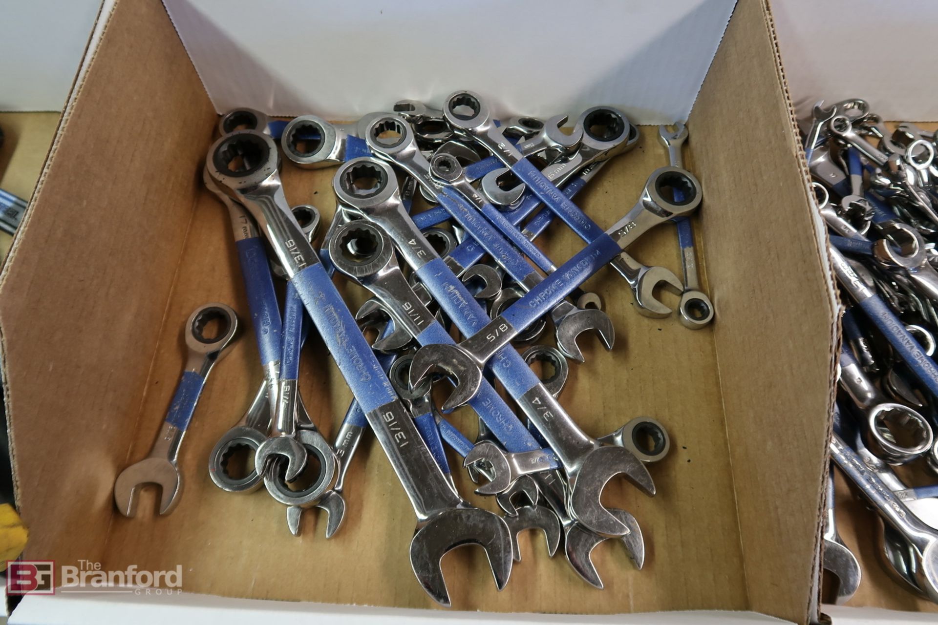Box w/ SAE & Metric Gear Wrenches