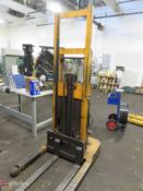 Big Joe Model 2018-A6 2,000-Lb Lift