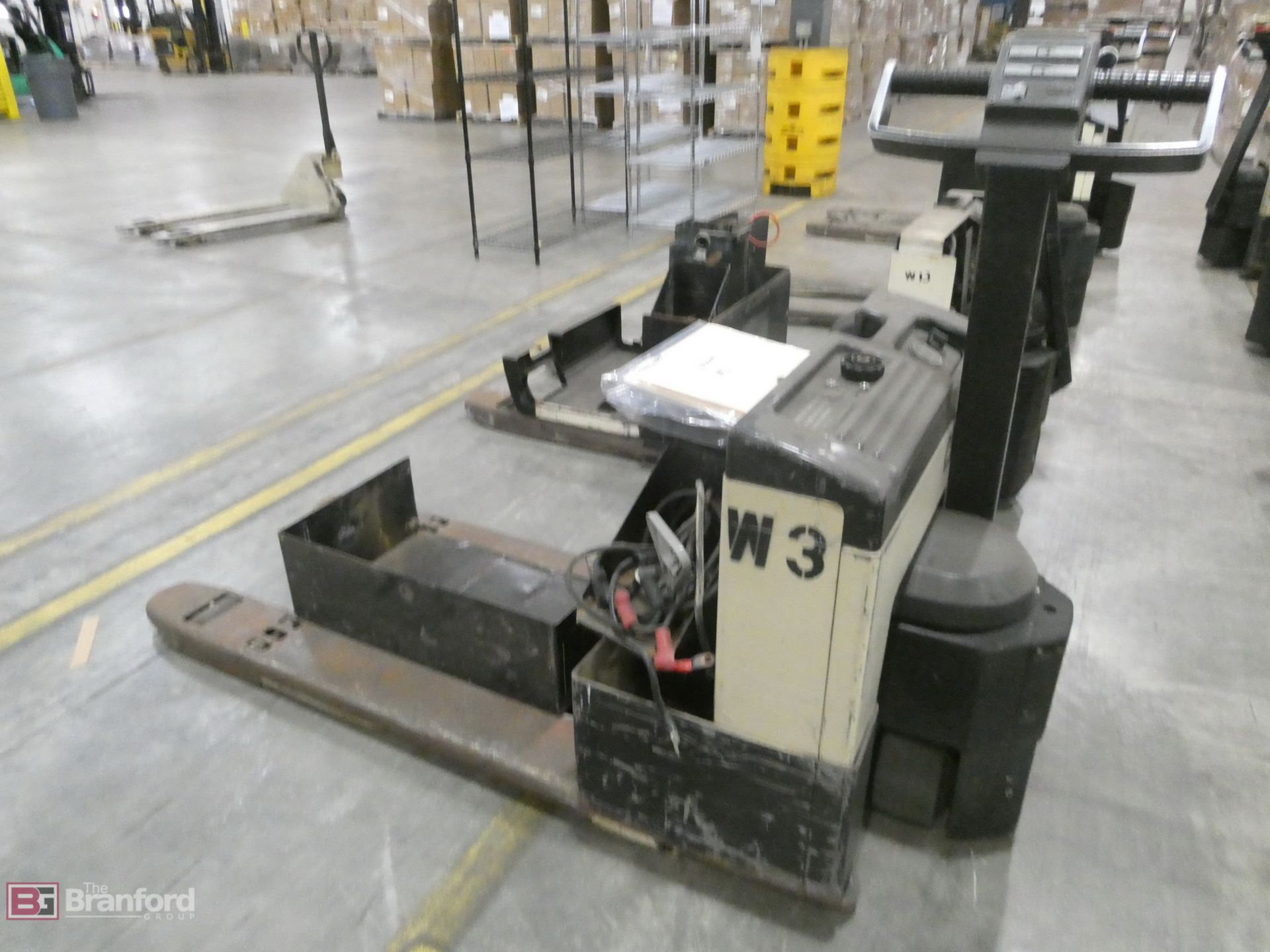 Crown Model 831, Electric Pallet Jack (No Battery/Needs Repairs) - Image 2 of 4