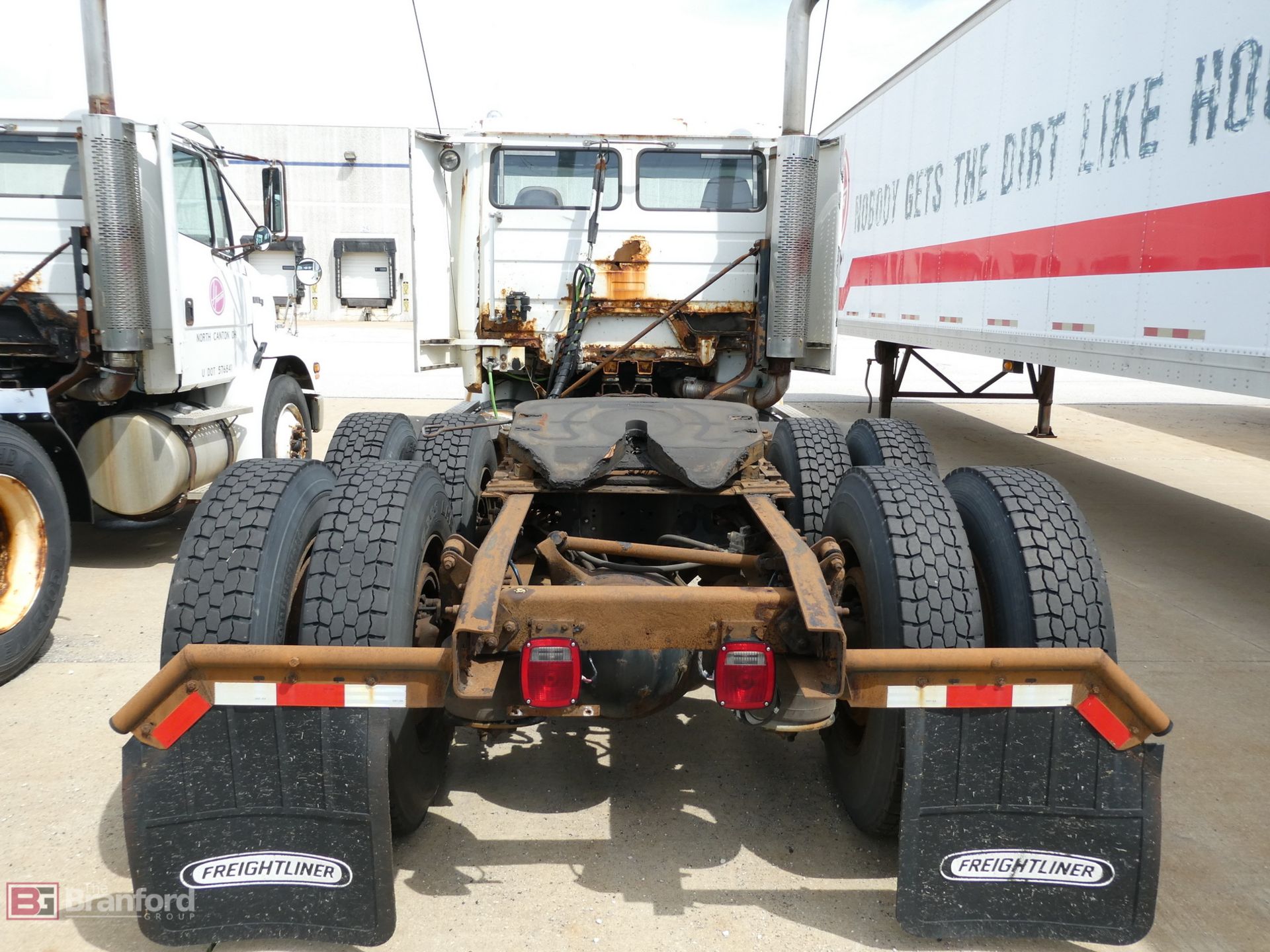 Freightliner FL112 Heavy Duty Truck w/ Cummings Engine - Image 5 of 21