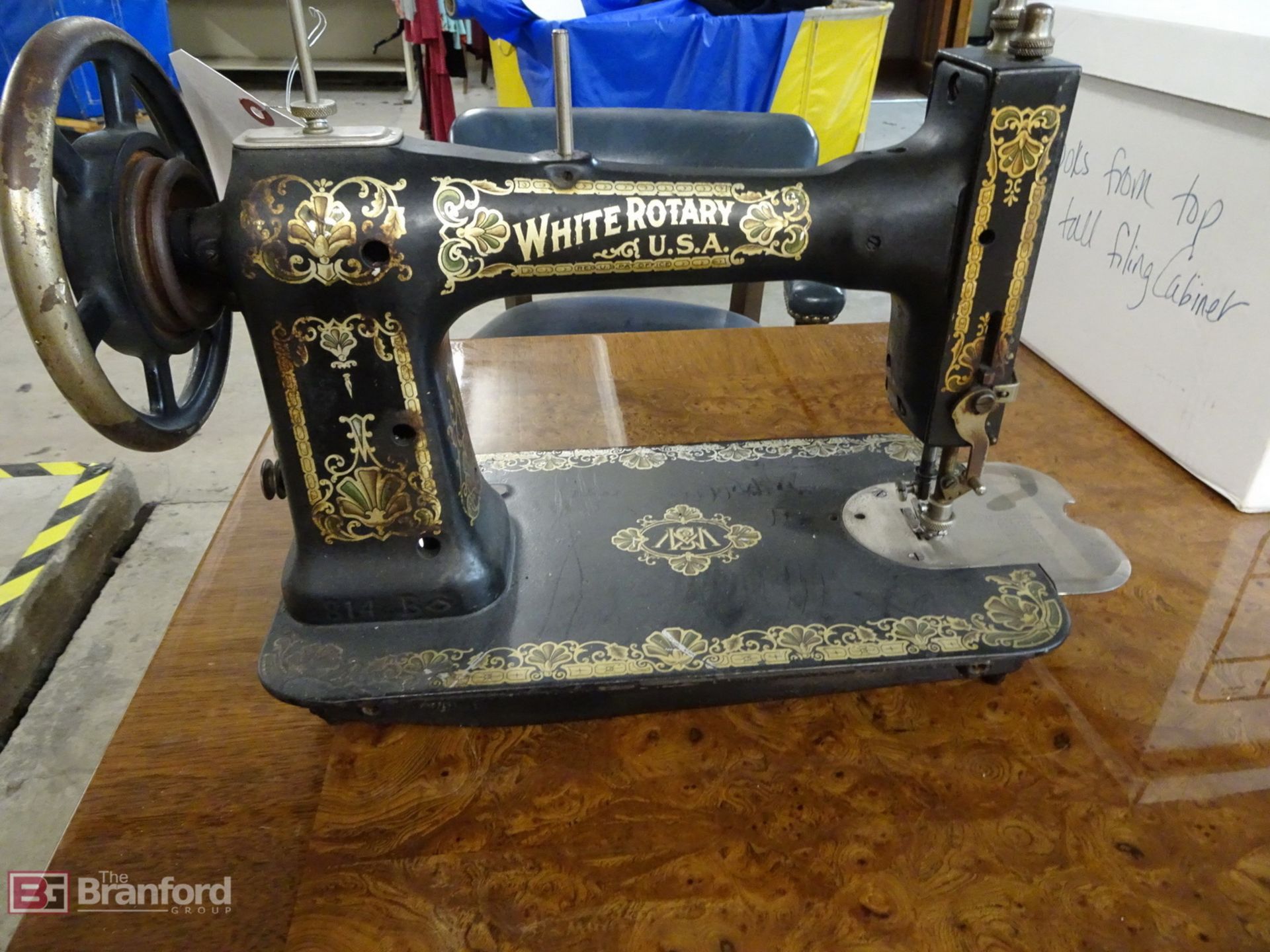 Vintage White Rotary U.S.A Sewing Machine FR 2383085