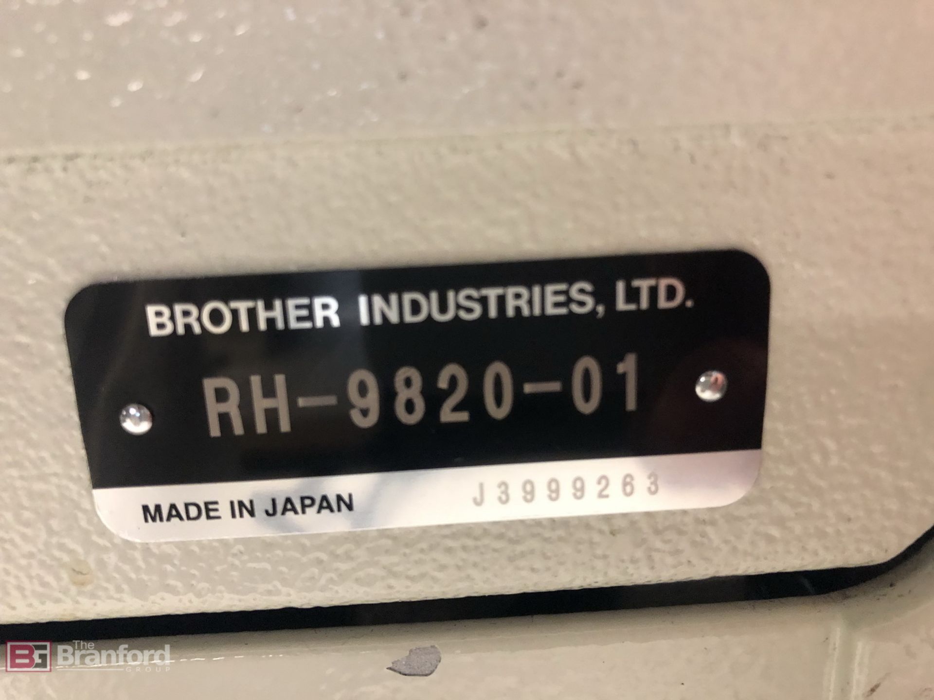 Brother RH-9820-01 Electronic Eyelet Button Holer - Image 3 of 4