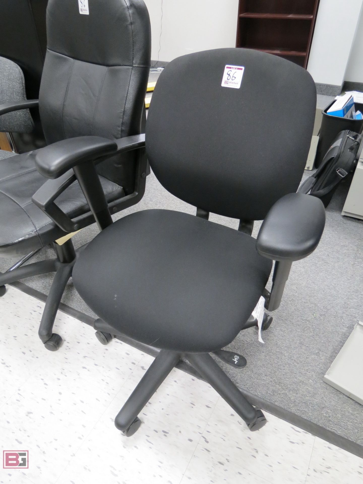 Lot of (6) Assorted Desk Chairs - Image 2 of 5