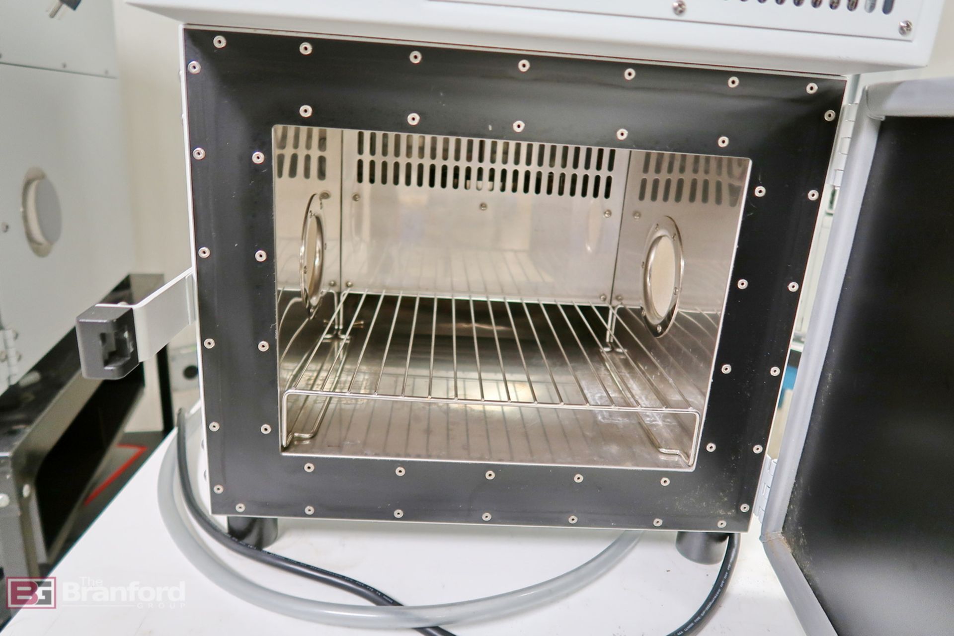 Test Equity 107 test chamber - Image 3 of 4