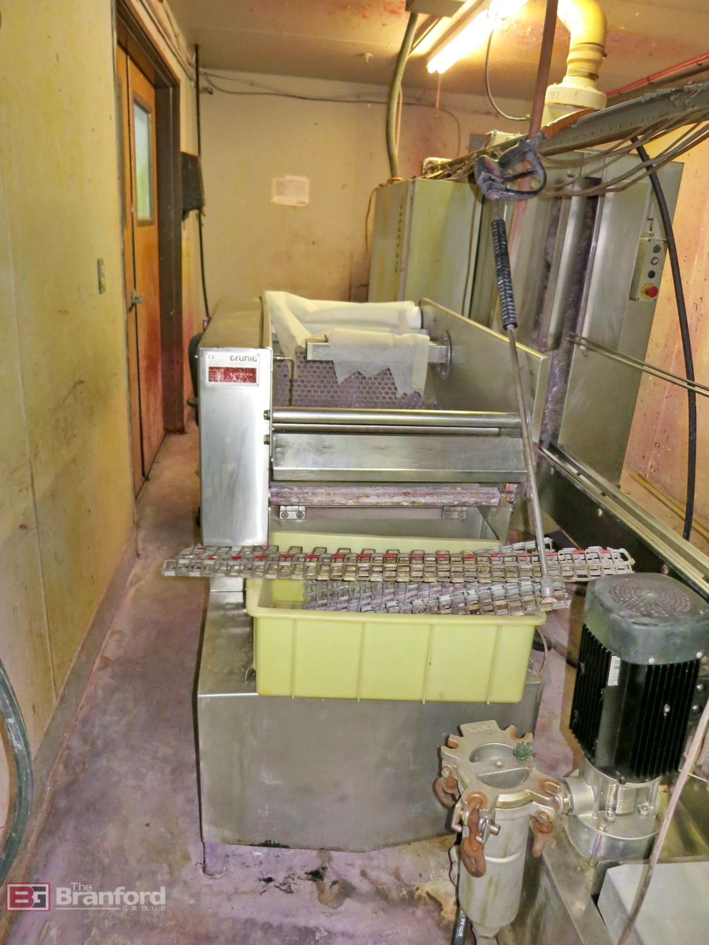 Gruenig Model G-130 inline screen wash and reclaim system - Image 7 of 11