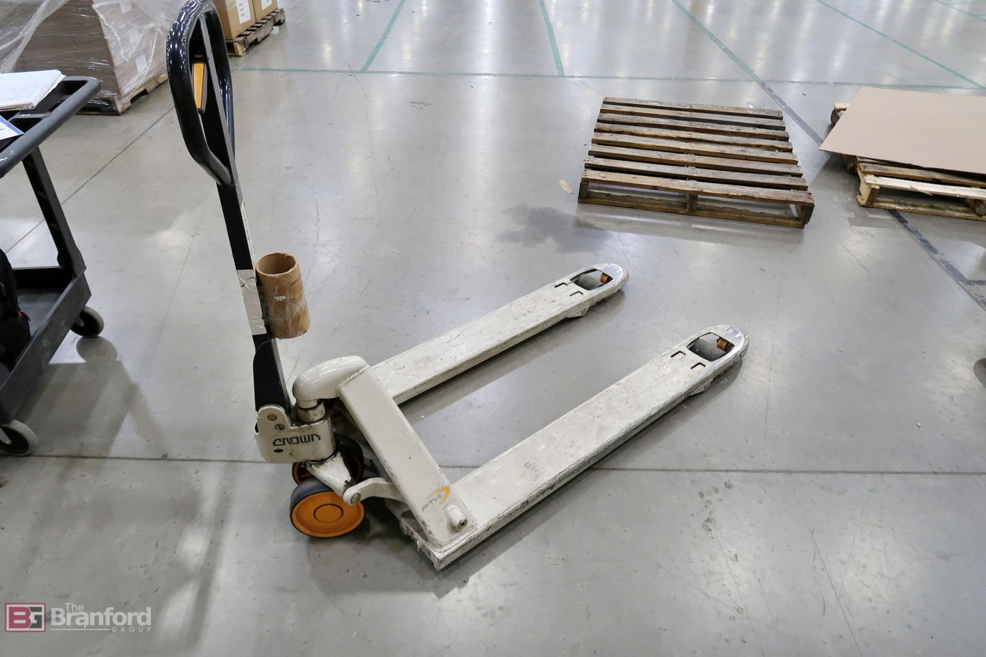 Crown pallet jack