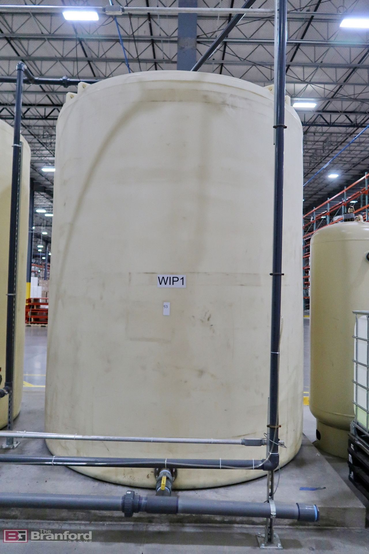 5,600-gallon poly tank