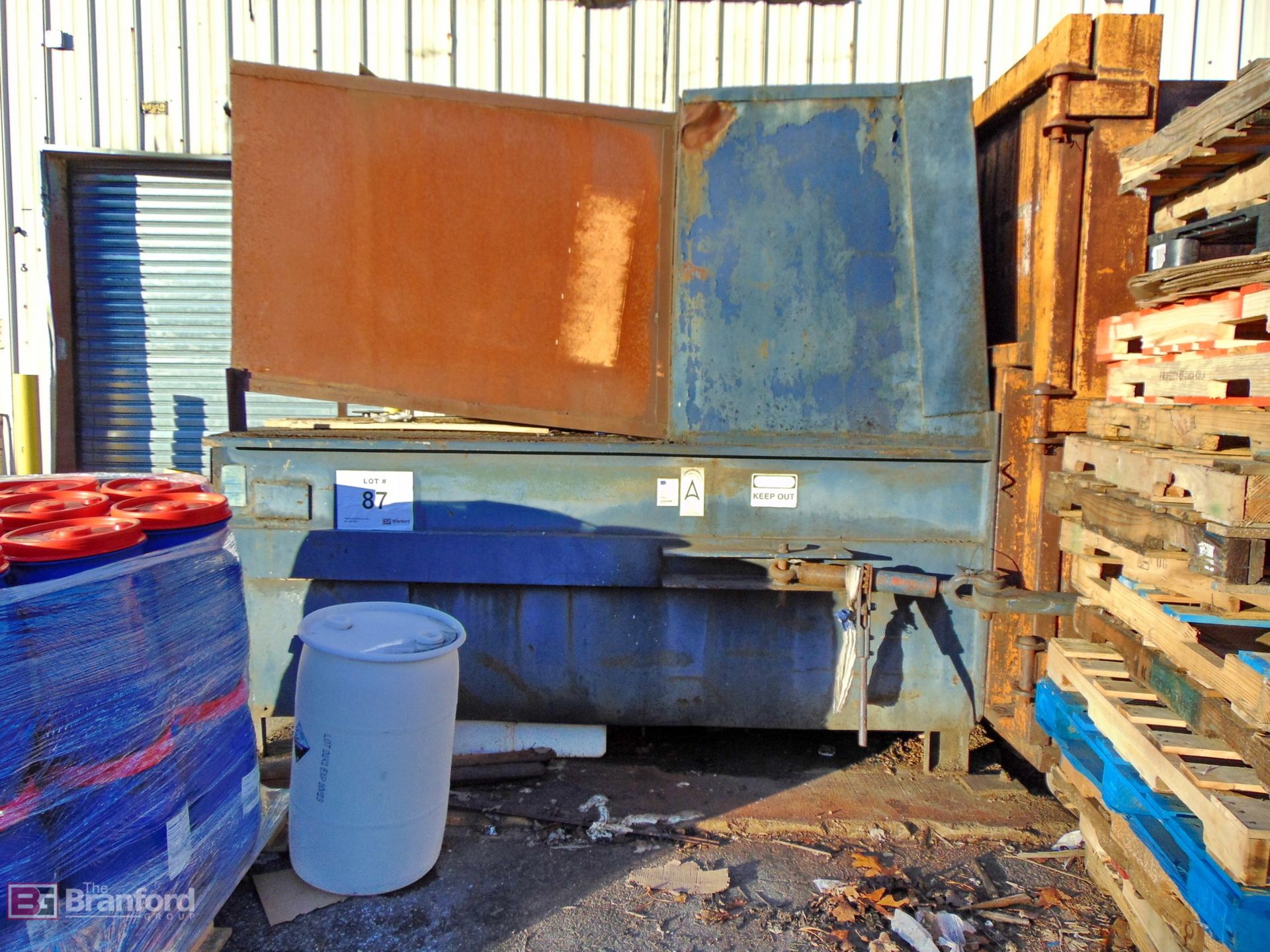 Wastequip model M2SP hydraulic trash compactor - Image 2 of 7