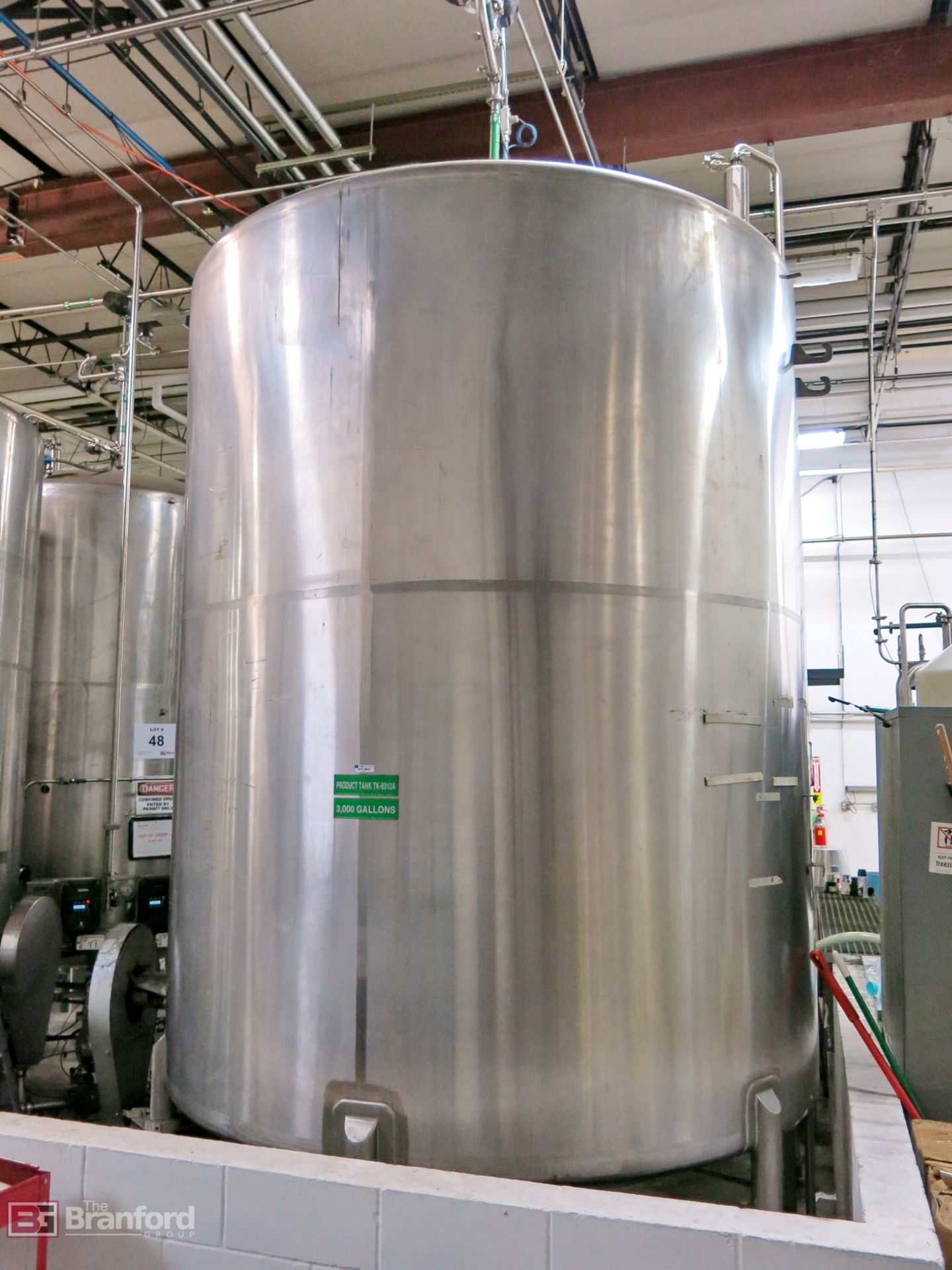 Stainless Steel craft 3000-gallon round bottom stainless steel agitating liquid storage tank - Image 2 of 4