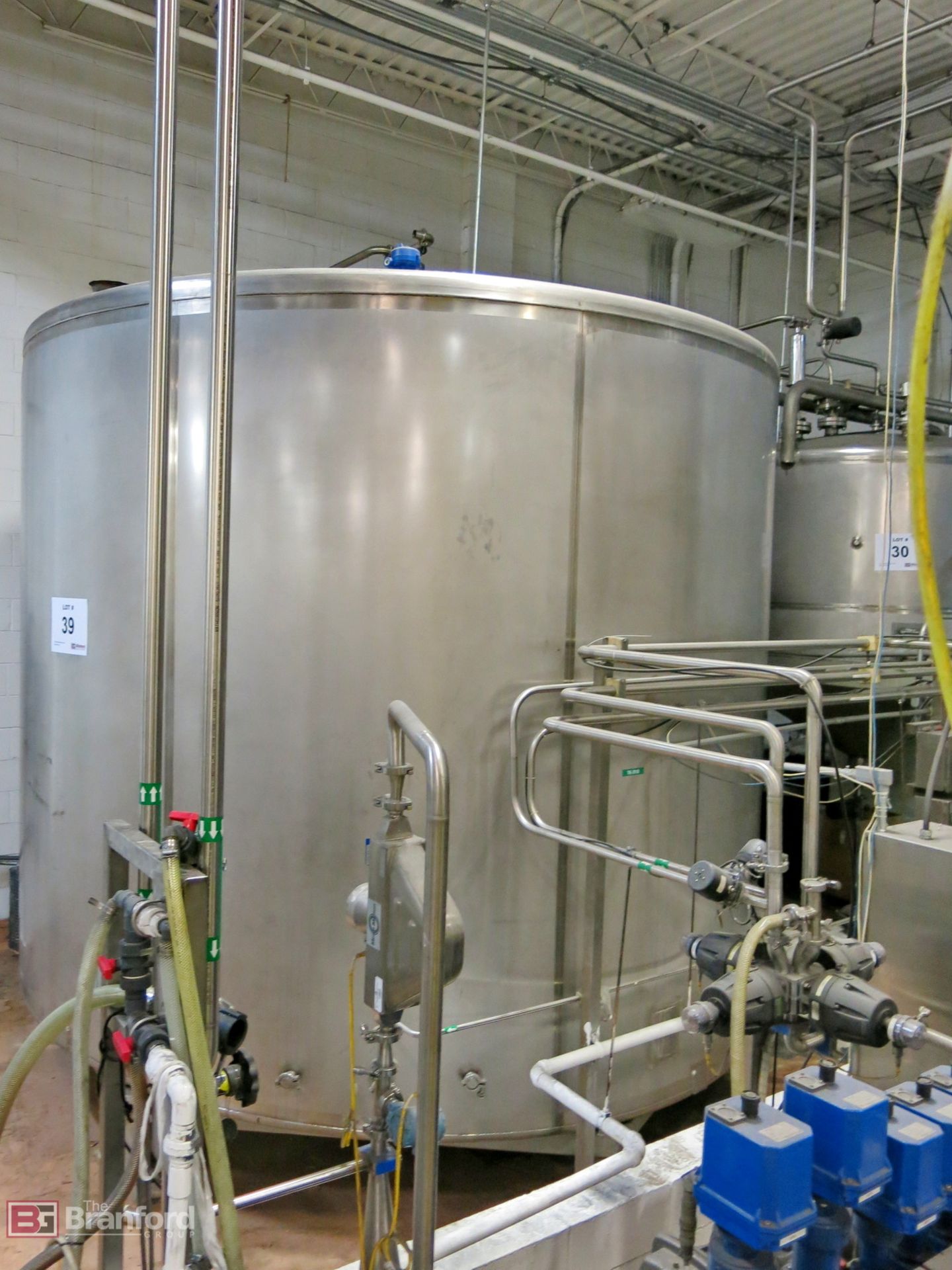 Mueller 8000-gallon cap. stainless steel flat bottom liquid storage tank - Image 2 of 3