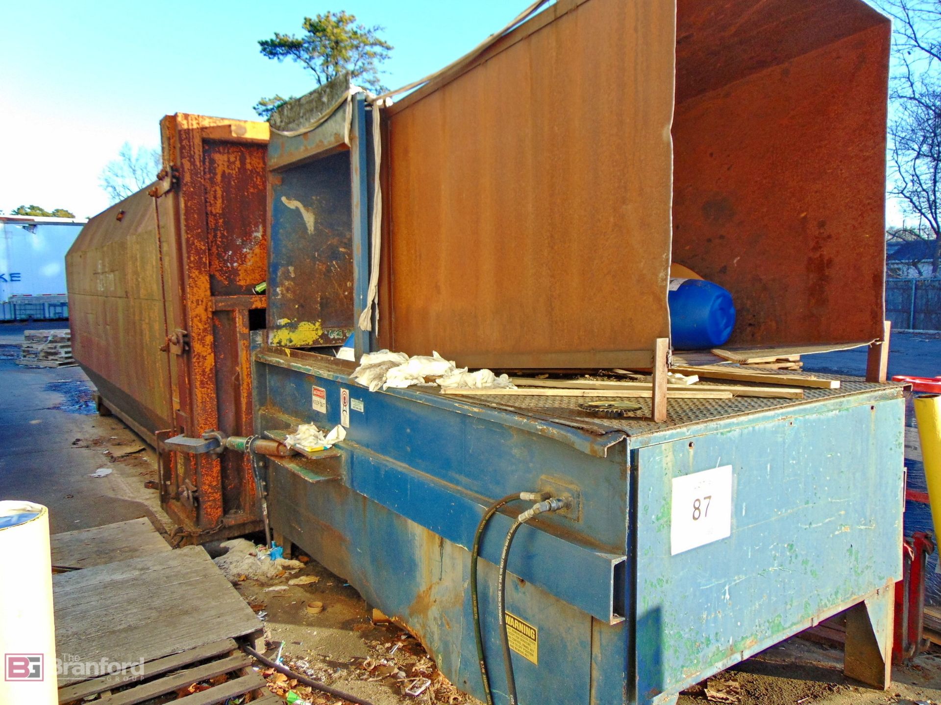 Wastequip model M2SP hydraulic trash compactor - Image 3 of 7