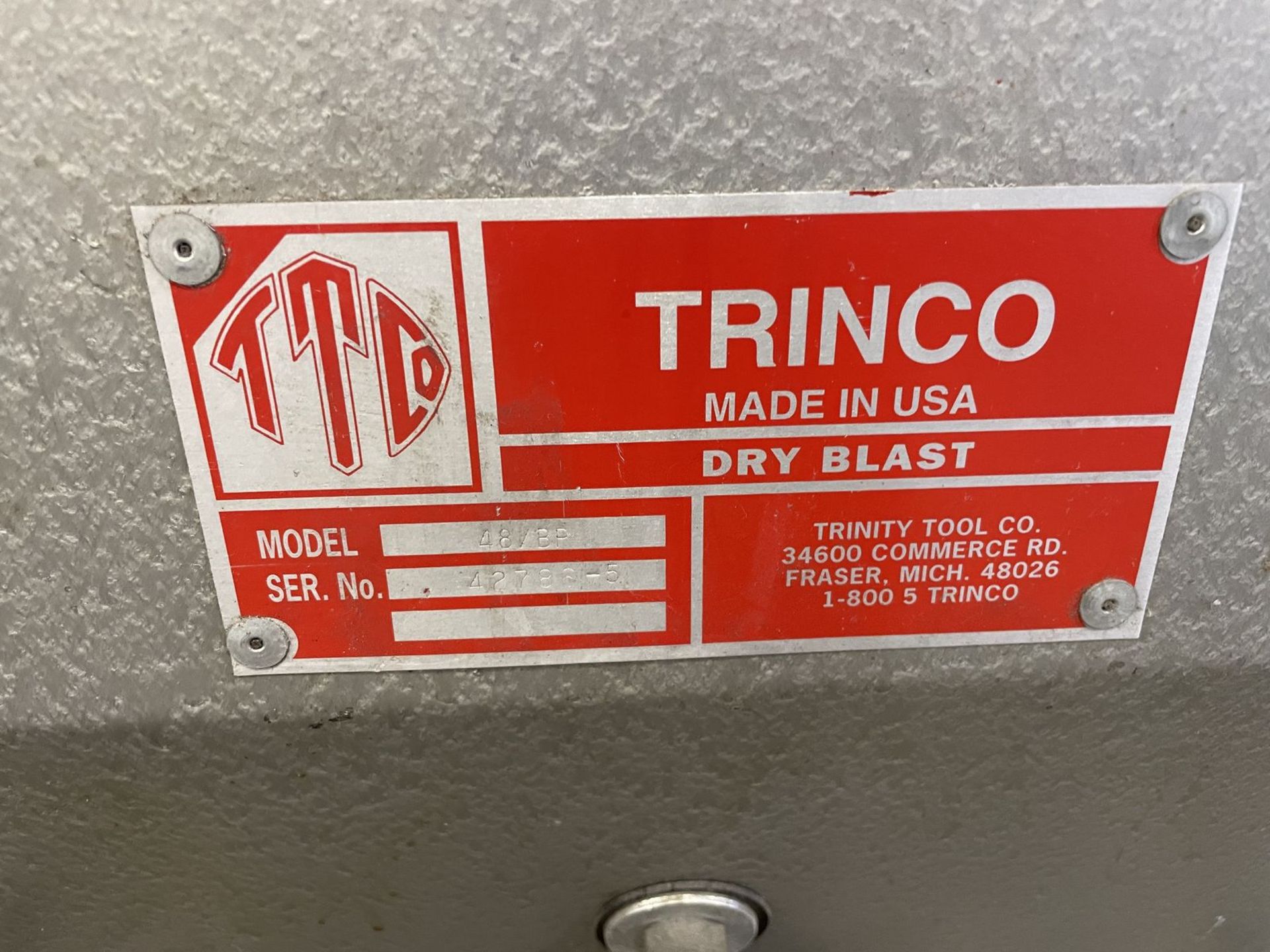 Trinco 48 / BP Sand Blasting Cabinet w/ Trinco BP2 Vacuum - Image 3 of 4
