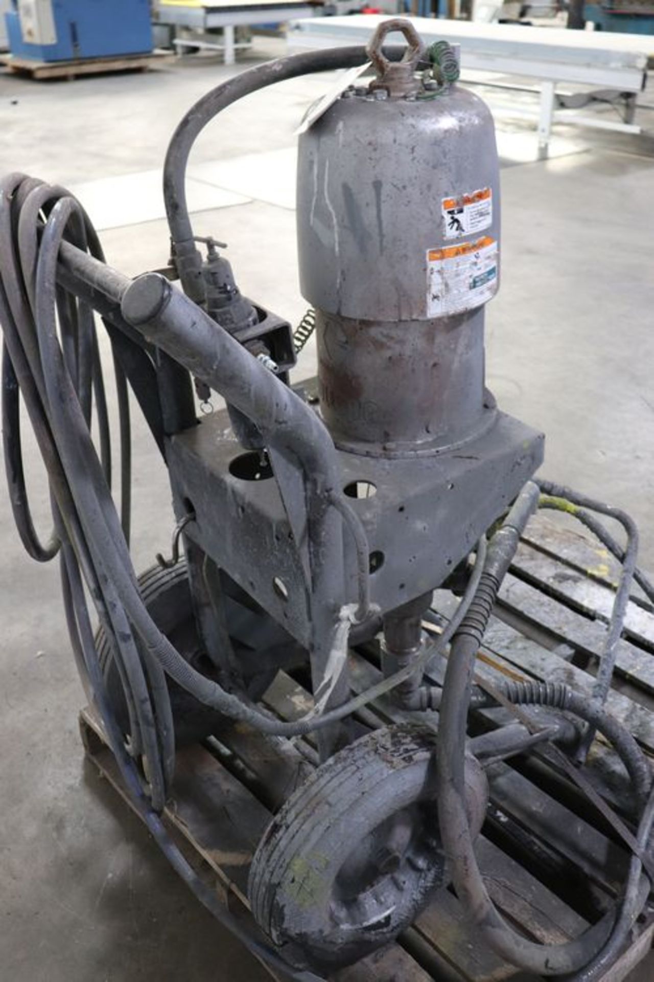 Graco Bulldog 244-463 33:1 Series L05A Pump Air Powered Transfer Bucket Unloader - Image 10 of 15