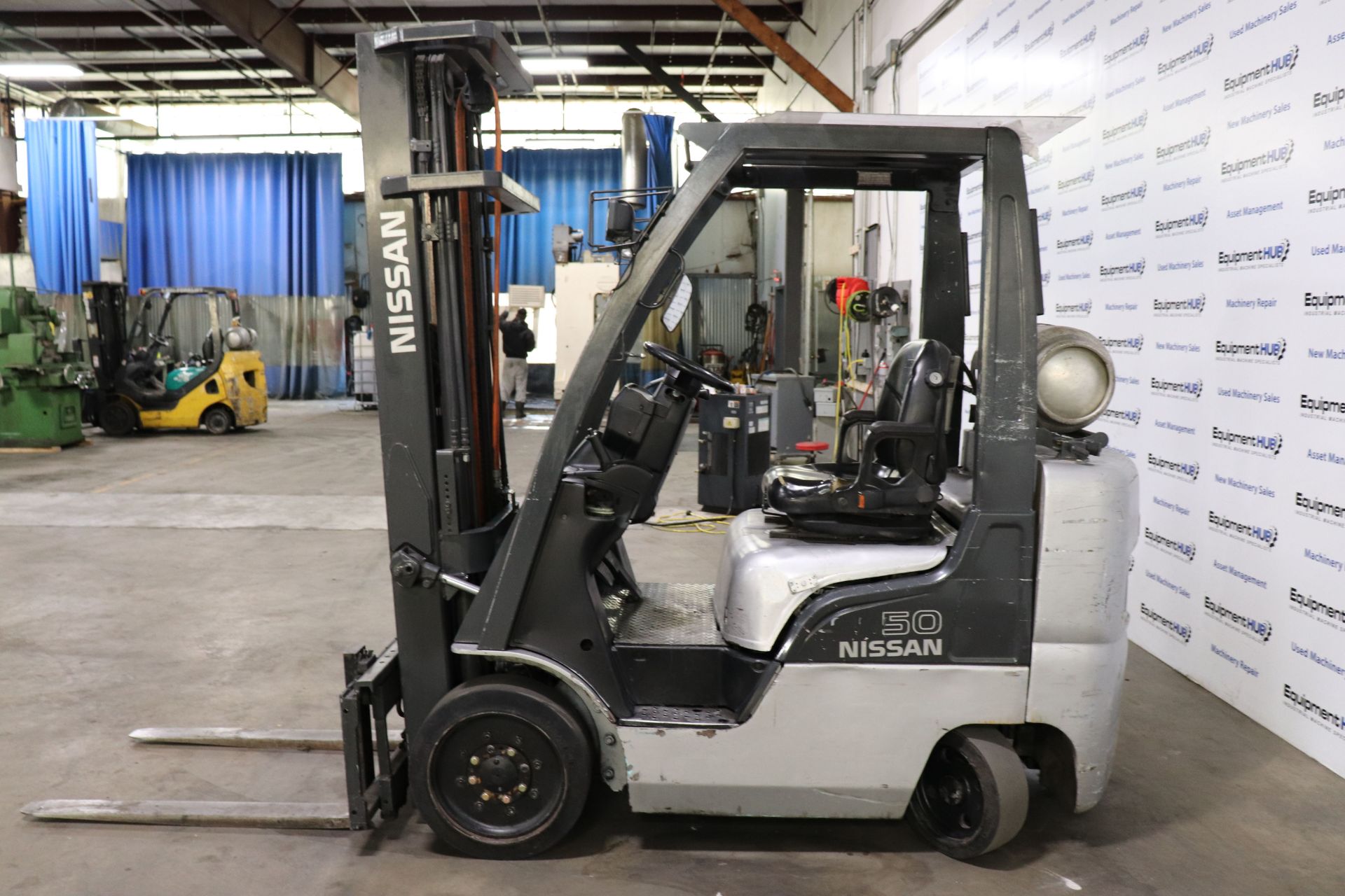 Nissan MCPL02A25LV 5000 Lb. Capacity 3 Stage Mast Cushion Propane Forklift - Image 5 of 13