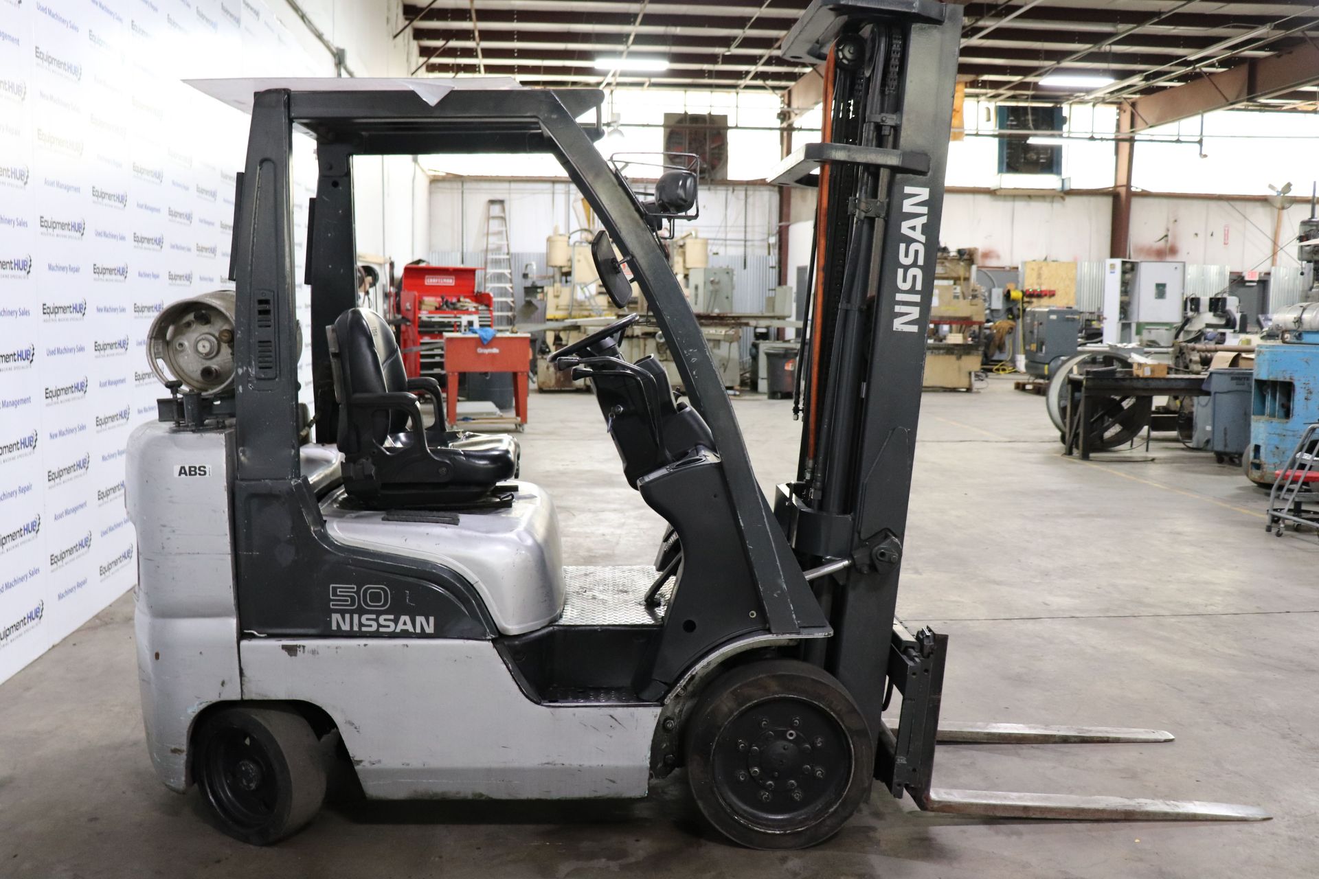 Nissan MCPL02A25LV 5000 Lb. Capacity 3 Stage Mast Cushion Propane Forklift - Image 7 of 13
