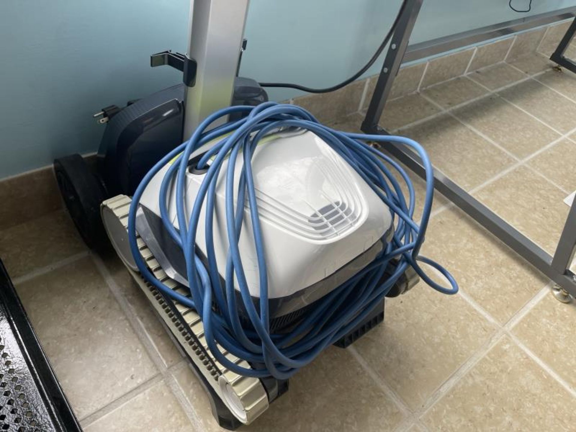 Used Rental Dolphin T15 Vacuum - Image 2 of 2