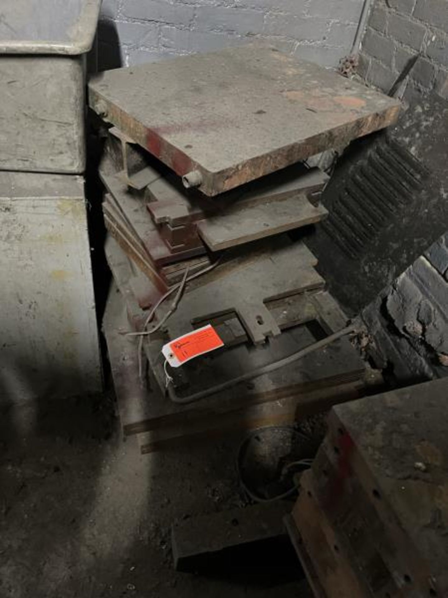 Scrap Metal Lot: Press Plates & Box Enclosure - Image 3 of 5